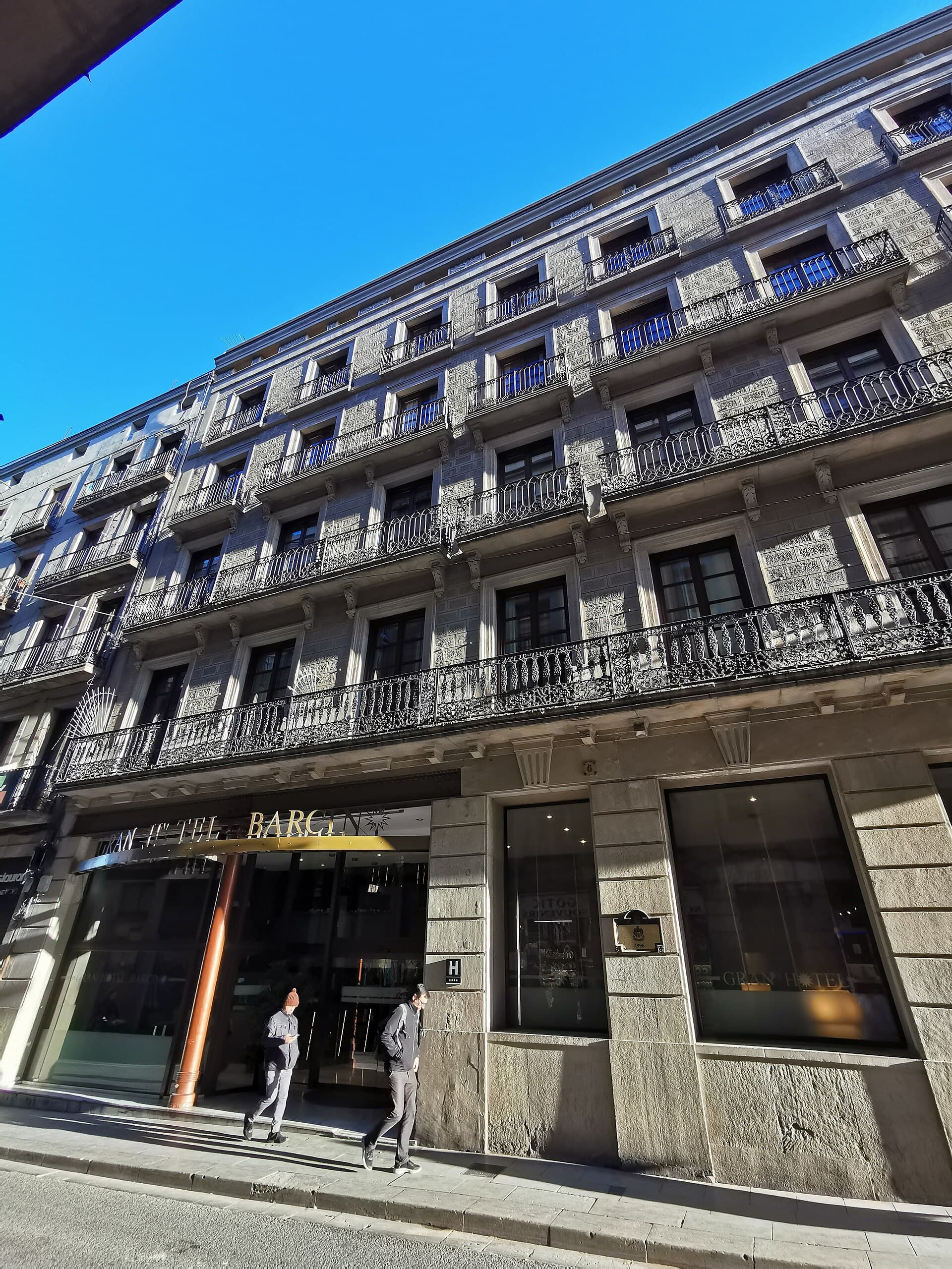 Gran Hotel Barcino (via Wikimedia Commons, CC BY-SA 3.0)