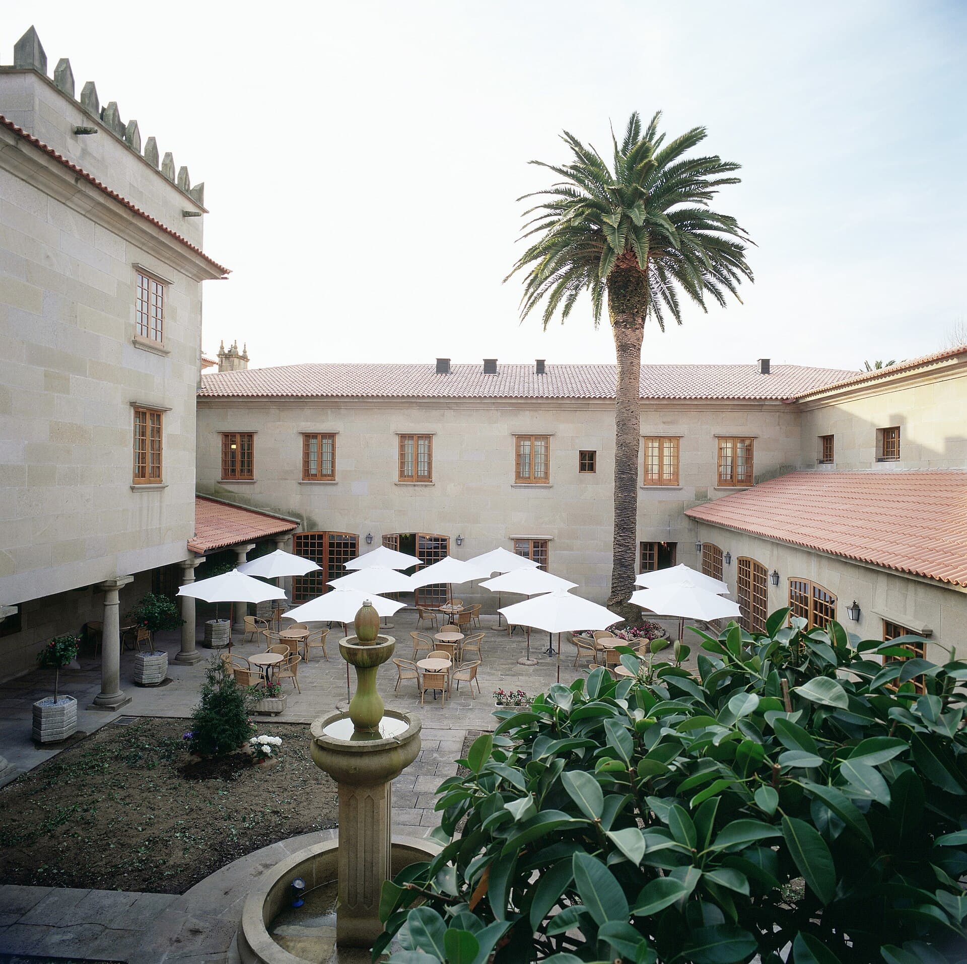 Parador de Cambados (via Wikimedia Commons, CC BY-SA 4.0)