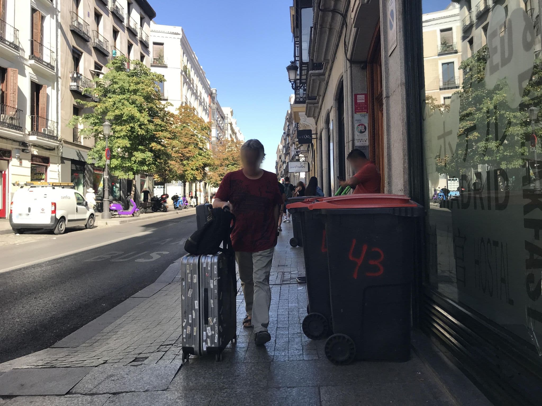 Street view near Pensión Casado, Embajadores — © miguel_andrade (CC BY-SA · Mapillary)