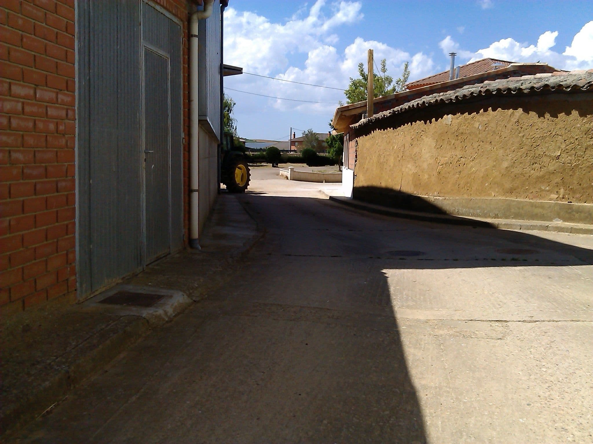 Street view near Albergue La Morena, Sahagún — © changchun1 (CC BY-SA · Mapillary)