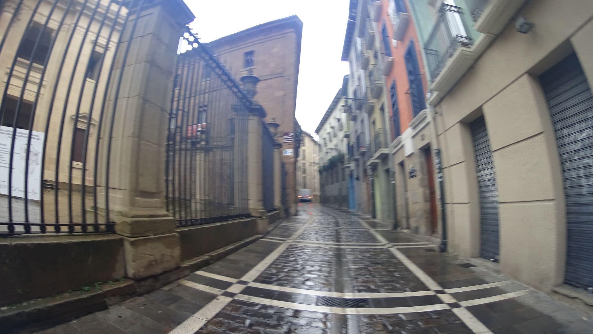 Street view near Albergue Plaza Catedral, Pamplona — © robertogeb (CC BY-SA · Mapillary)