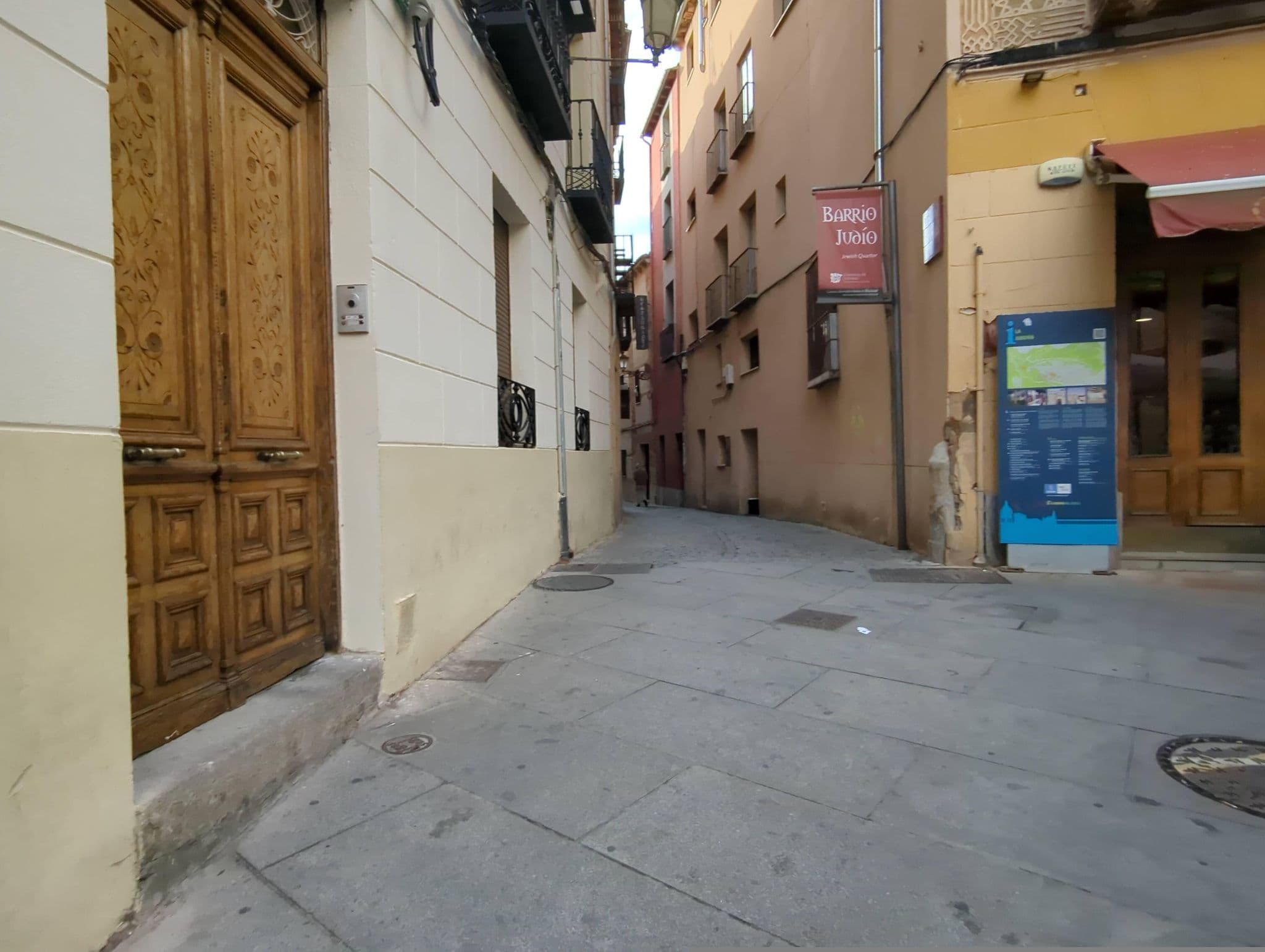 Street view near Hotel-Spa La Casa Mudéjar, Segovia — © miguel_andrade (CC BY-SA · Mapillary)