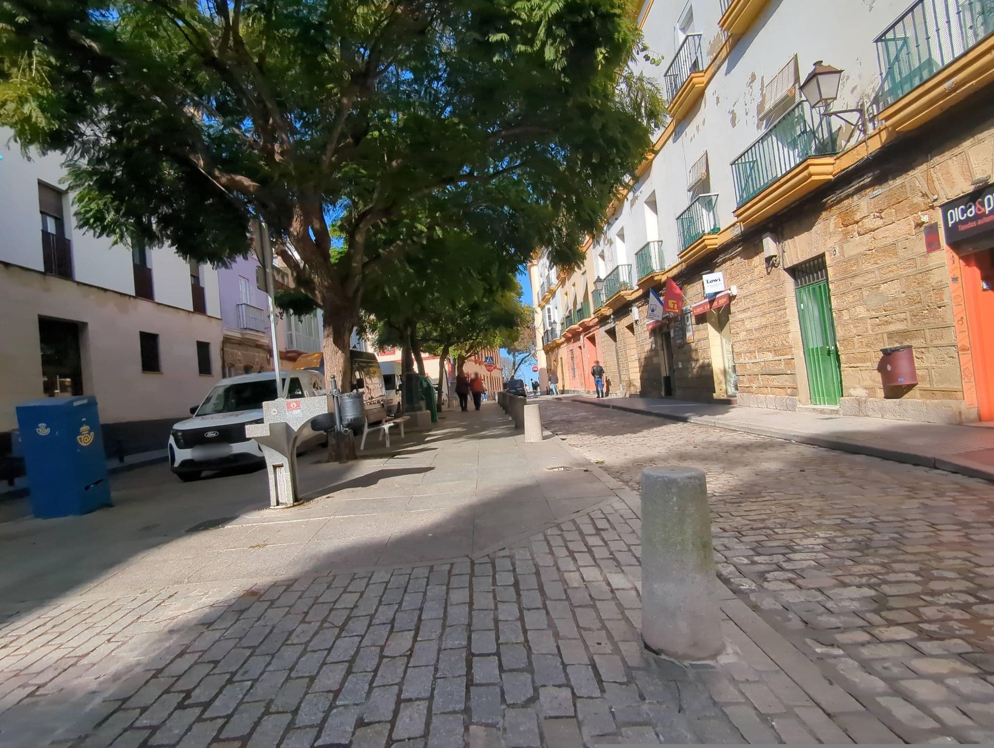 Street view near La Casa Morada, Cadiz — © miguel_andrade (CC BY-SA · Mapillary)