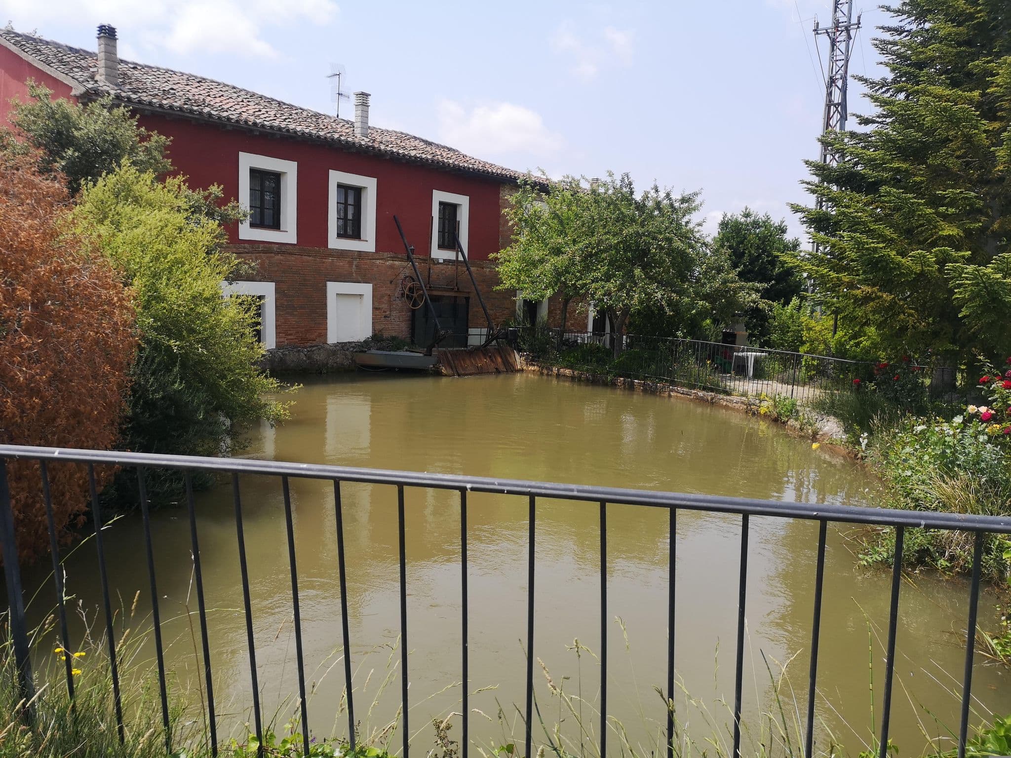 Street view near El Canal y la Cuarta, Herrera de Pisuerga — © namitch (CC BY-SA · Mapillary)