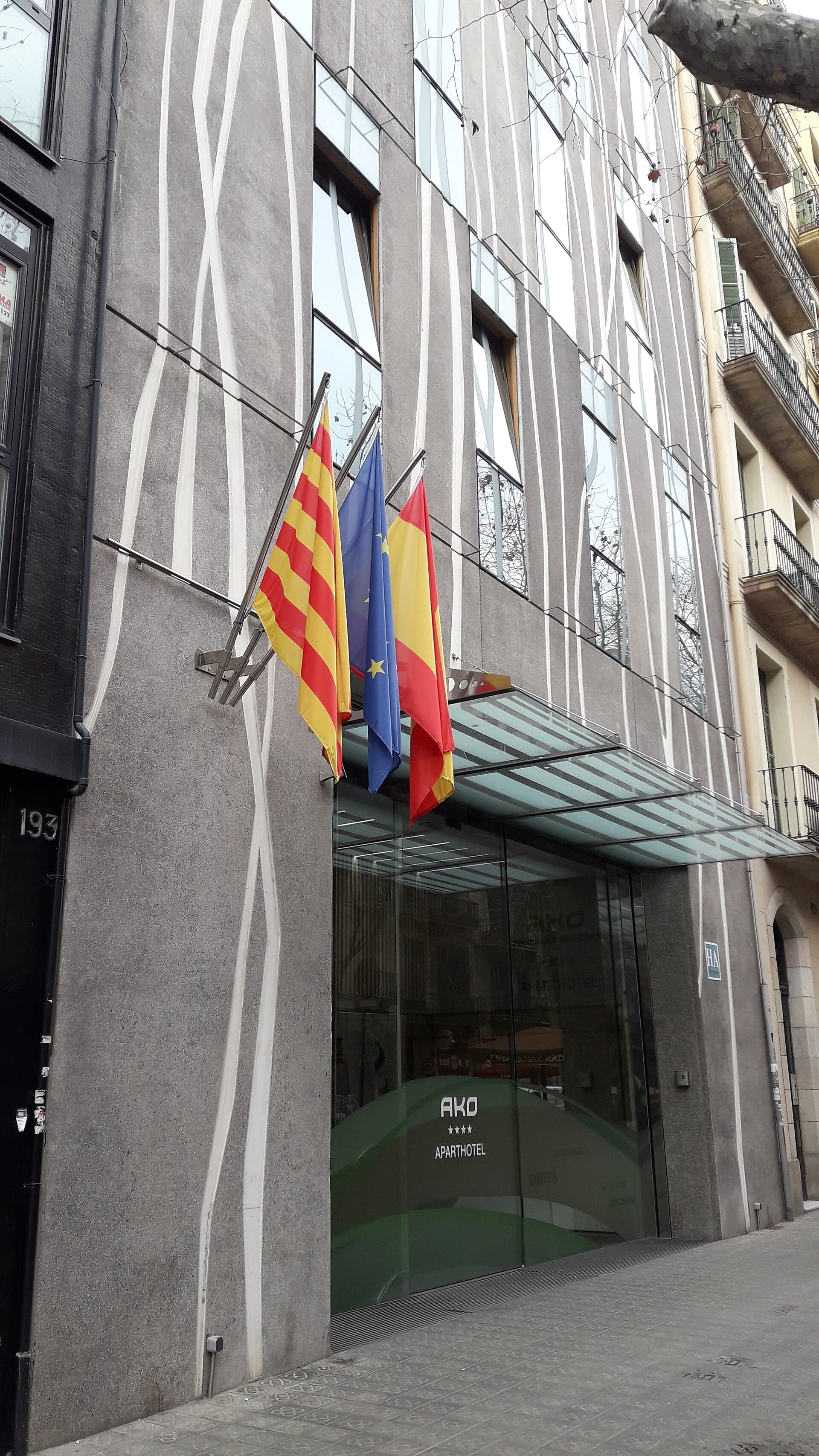 AKO Aparthotel (via Wikimedia Commons, CC BY-SA 3.0)