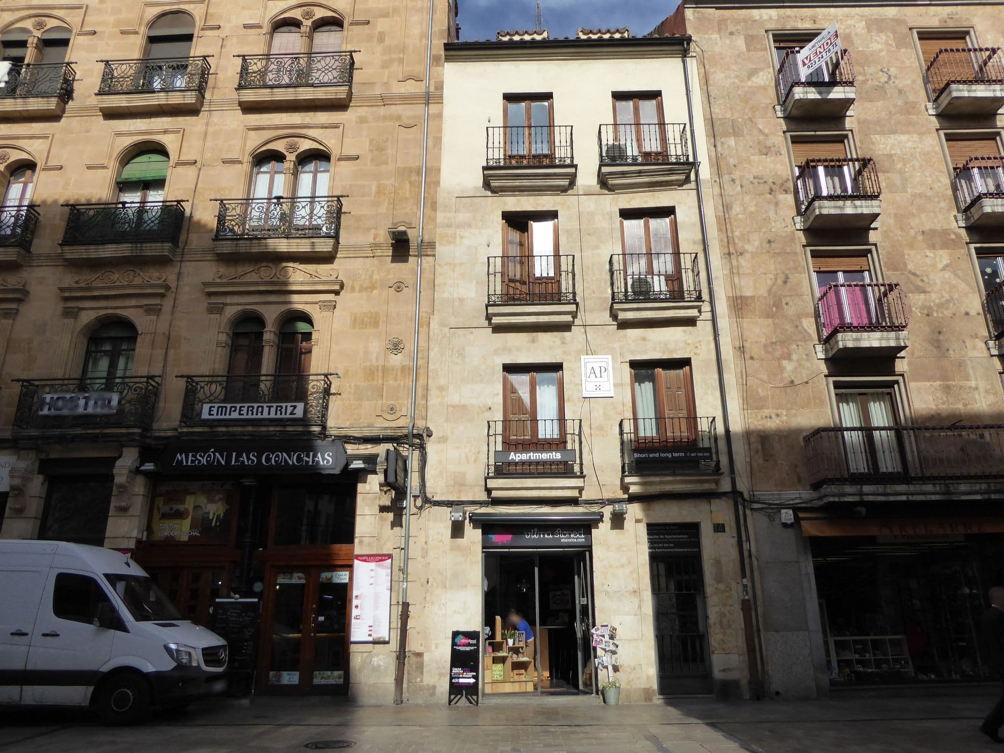 Street view near Hostal Tormes, Santa Marta de Tormes — © civitas (CC BY-SA · Mapillary)