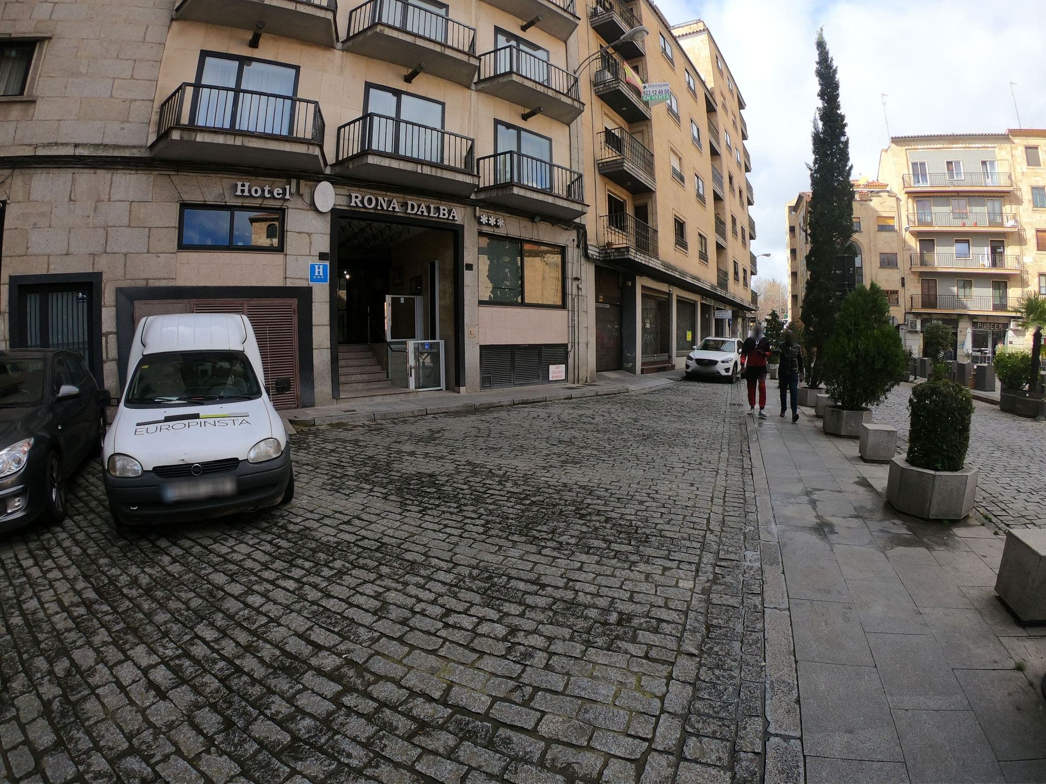 Street view near Silken Rona Dalba, Santa Marta de Tormes — © sanchi (CC BY-SA · Mapillary)