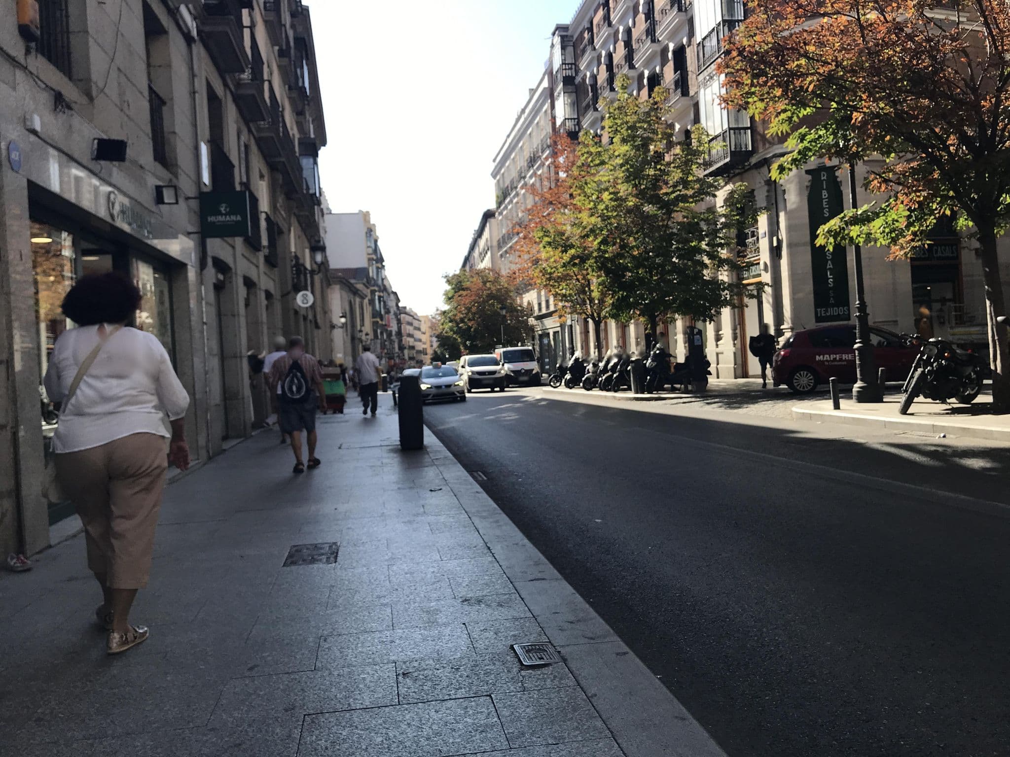Street view near Hostal Abadía, Madrid — © miguel_andrade (CC BY-SA · Mapillary)