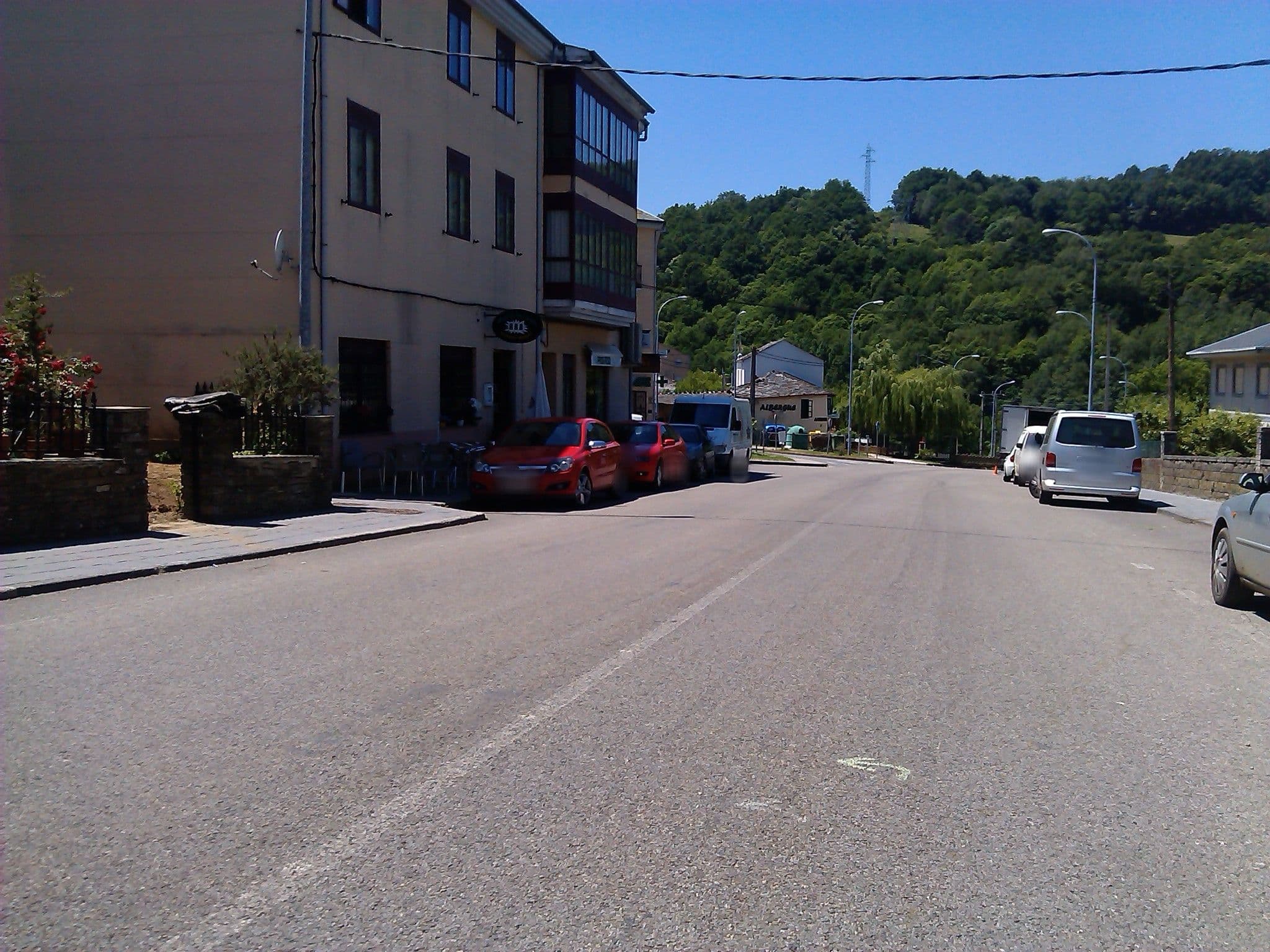 Street view near Pensión Fernández, Samos — © changchun1 (CC BY-SA · Mapillary)