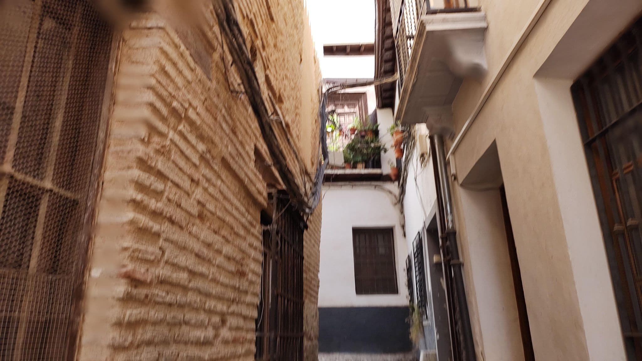 Street view near Makuto Guesthouse, Granada