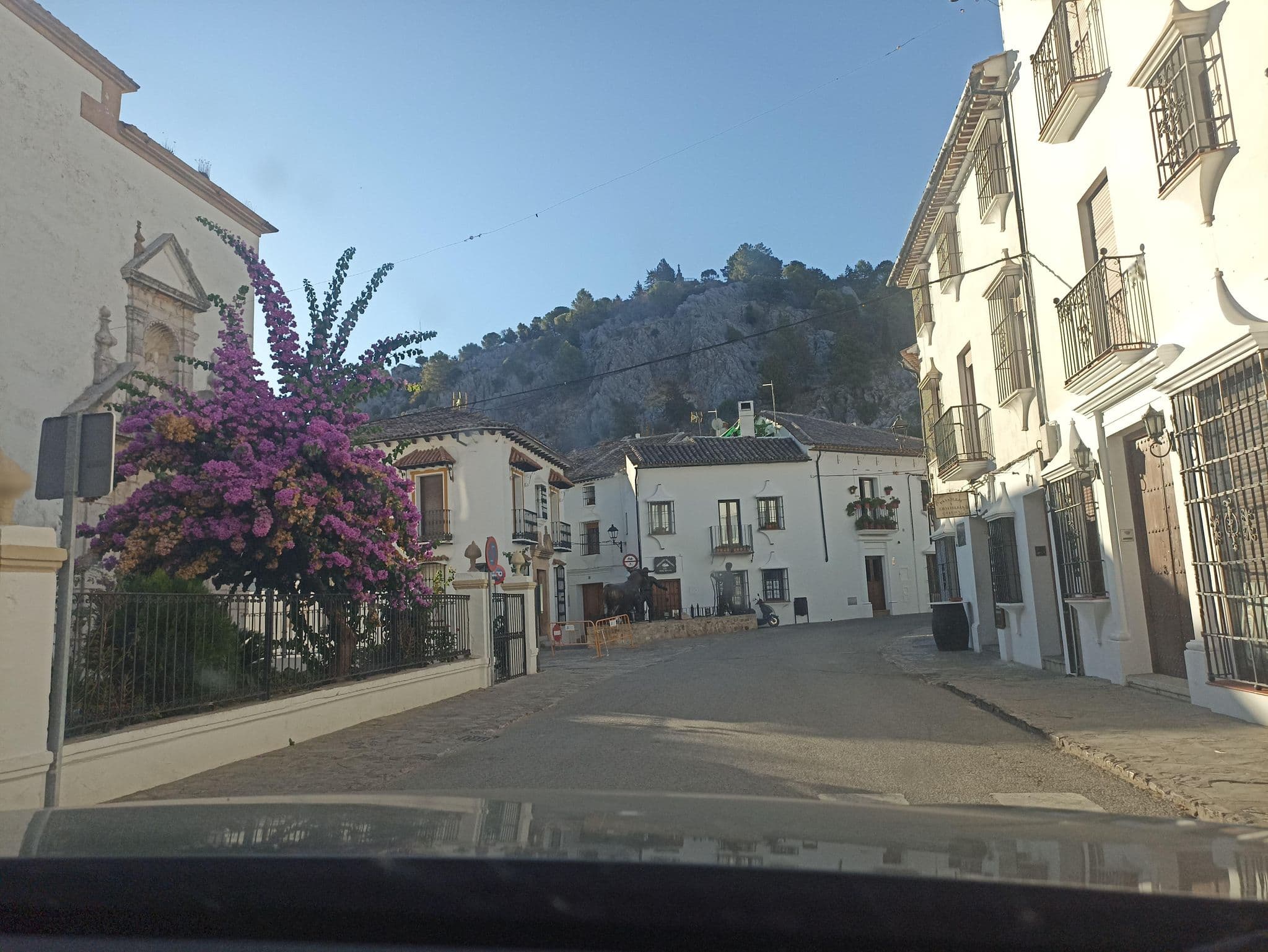 Street view near Hotel Peñón Grande, Grazalema — © toniserra (CC BY-SA · Mapillary)