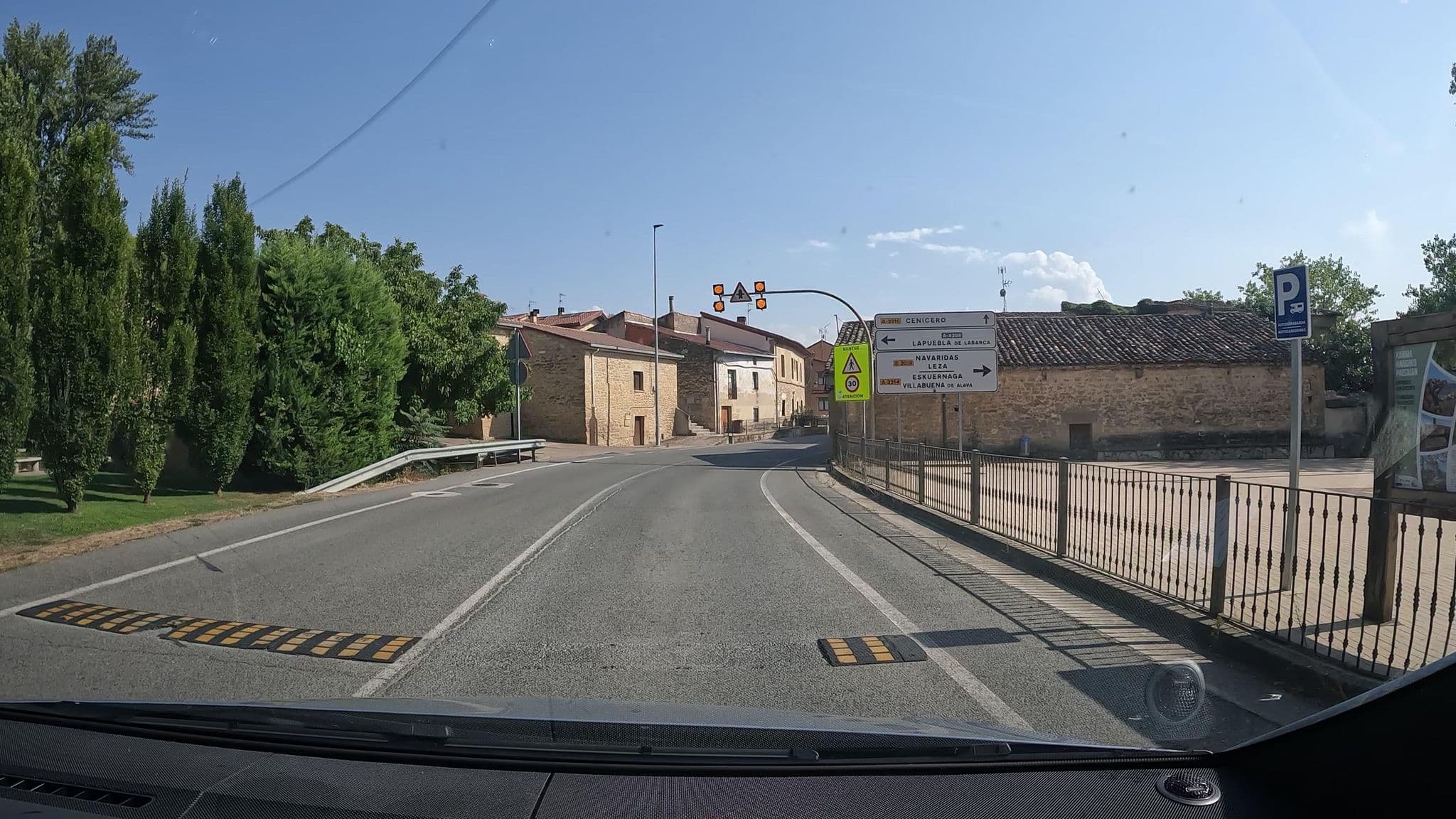 Street view near Area de autocaravanas Elciego, Cenicero — © vinisa (CC BY-SA · Mapillary)