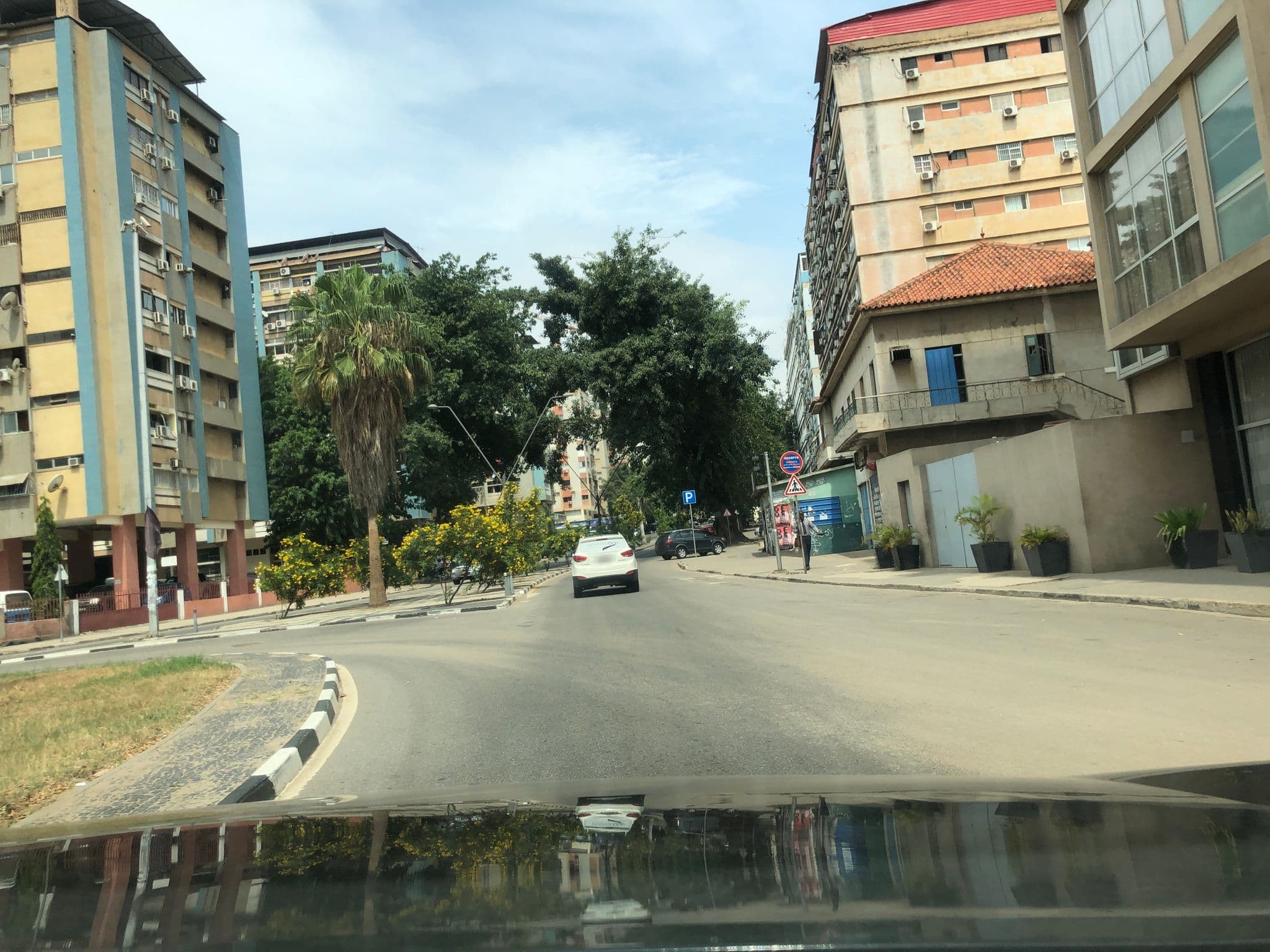 Street view near Suite Hotel Maianga, Luanda — © via (CC BY-SA · Mapillary)