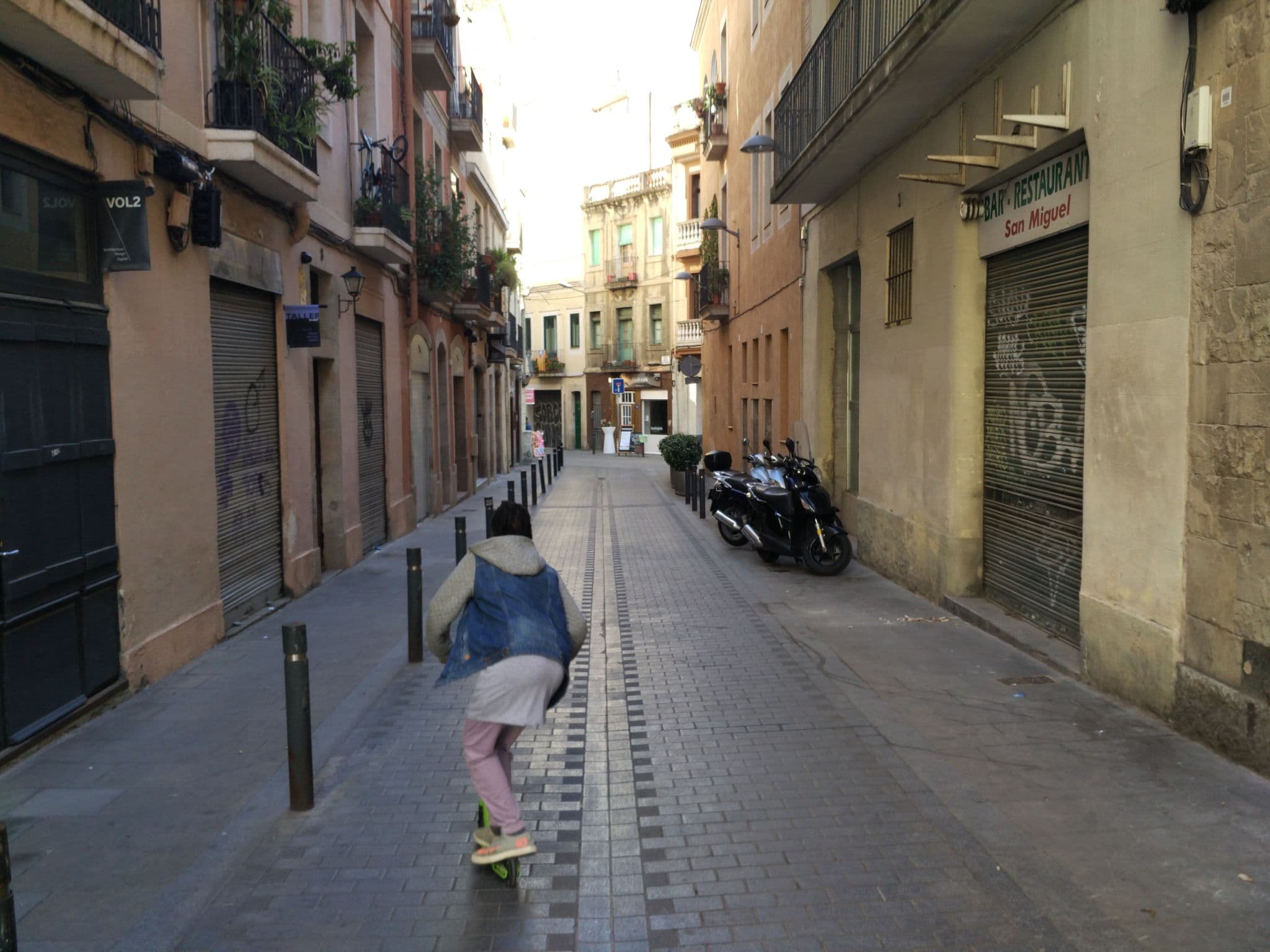 Street view near Ding dong Express, Gràcia — © pstng (CC BY-SA · Mapillary)