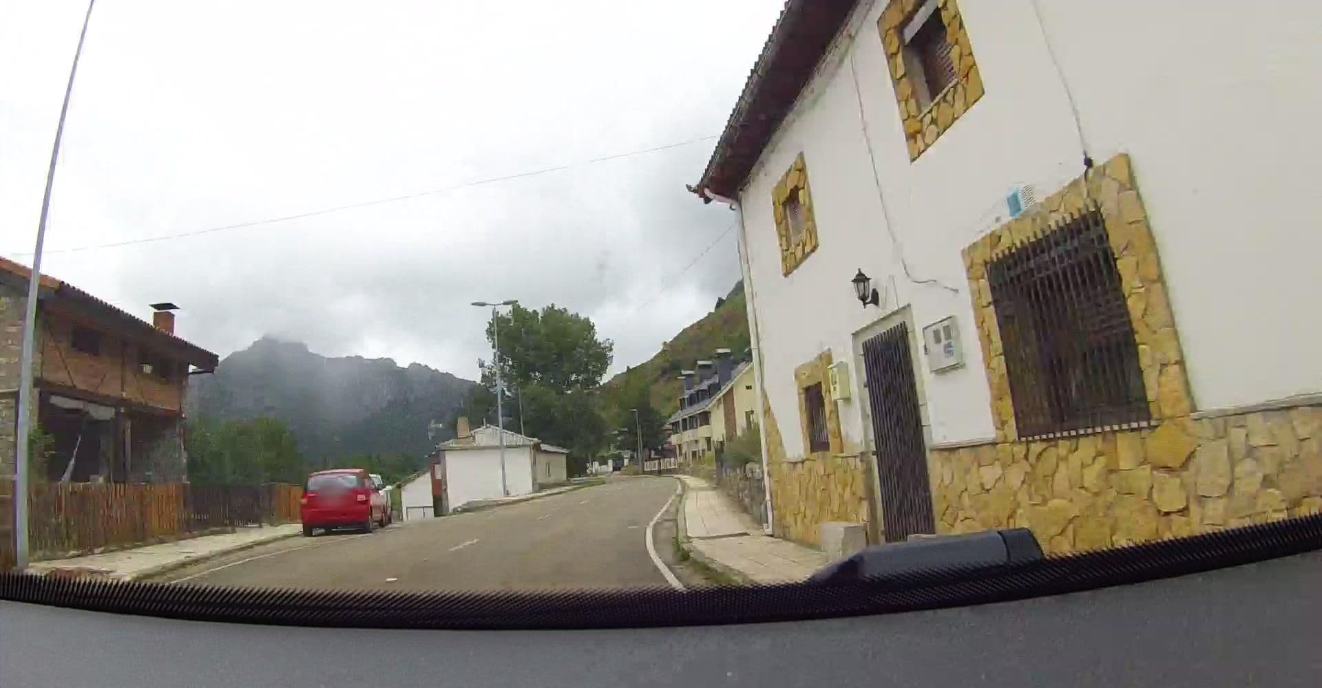 Street view near Hostal Casa La Picota, Campo de Caso — © VincentVE (CC BY-SA · Mapillary)