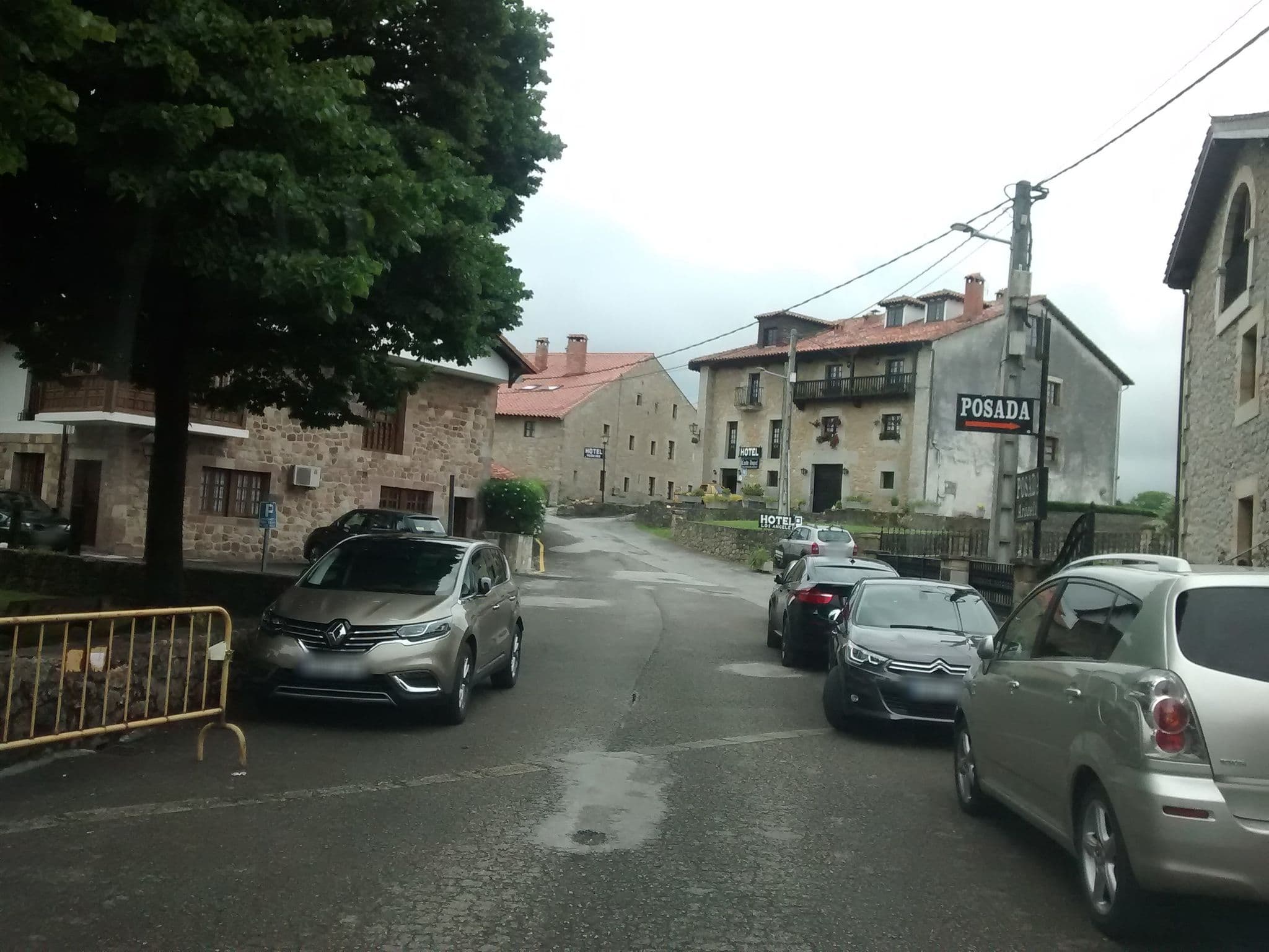 Street view near Los Ángeles, Santillana — © egofer (CC BY-SA · Mapillary)