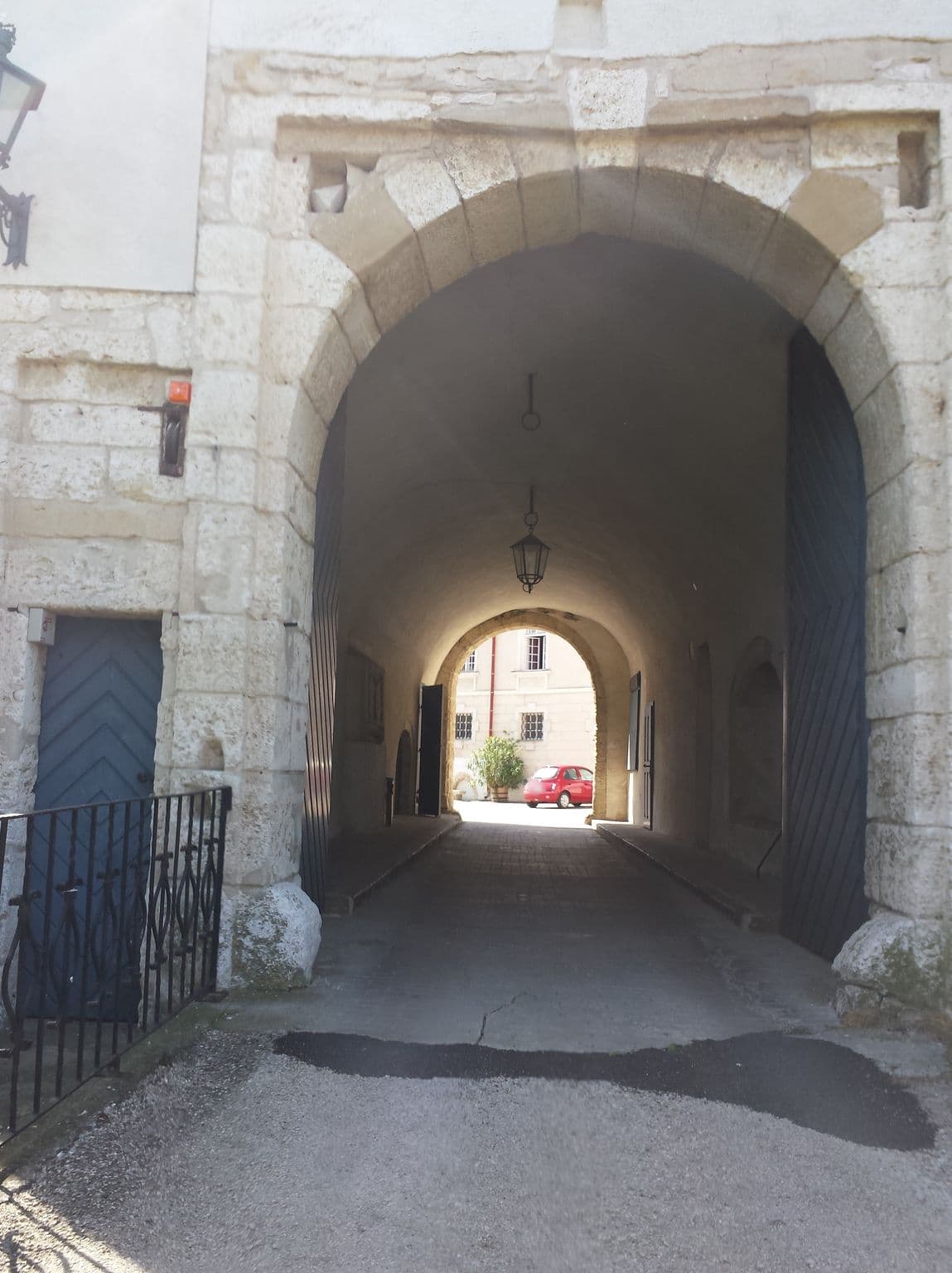 Street view near Schlosshotel Mailberg, Hollabrunn — © rudolfmayer (CC BY-SA · Mapillary)