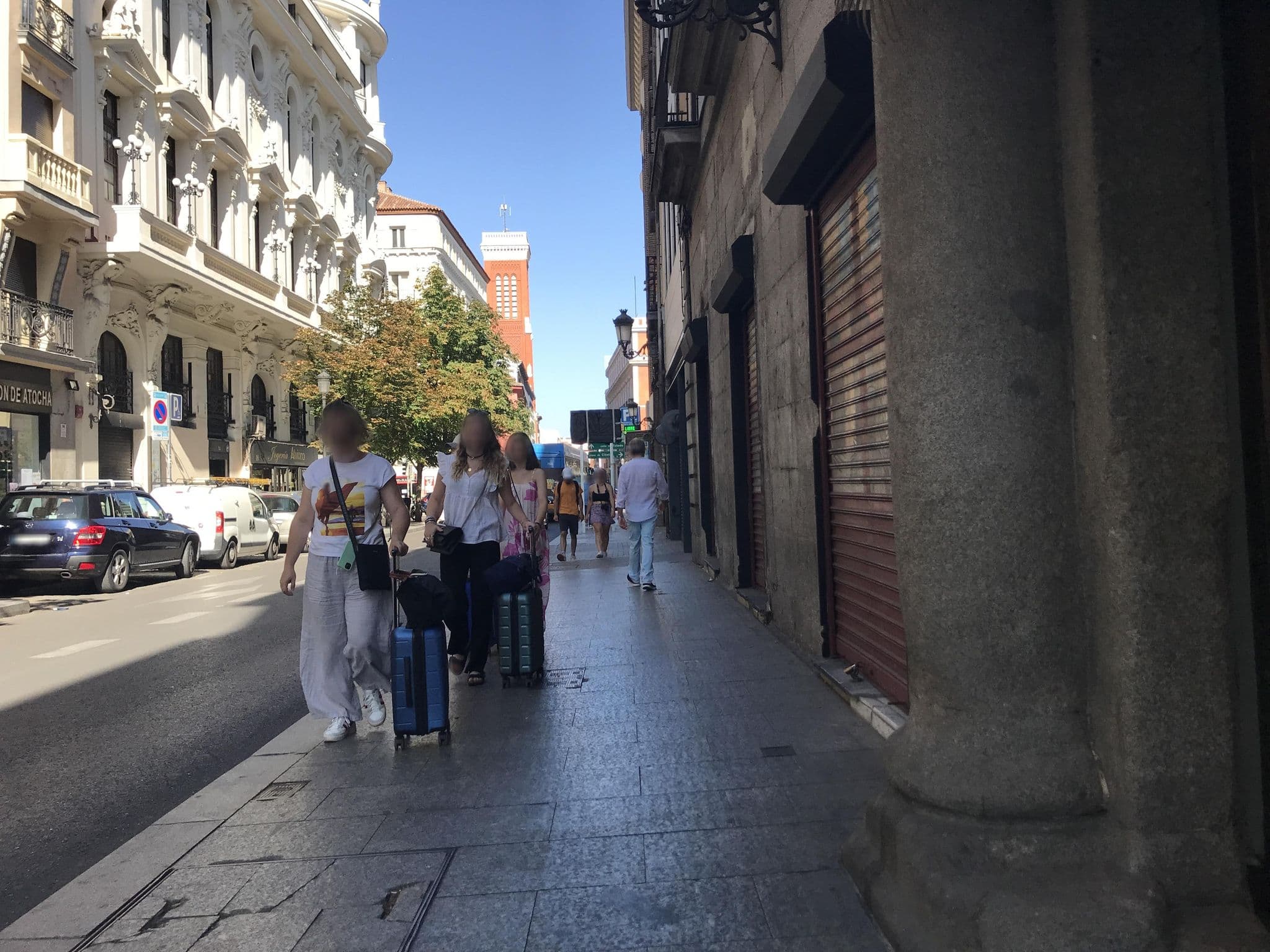 Street view near Six Rooms, Madrid — © miguel_andrade (CC BY-SA · Mapillary)
