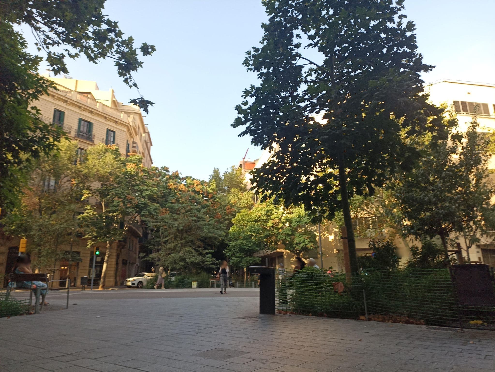 Street view near Renaissance Barcelona Hotel, Dreta de l'Eixample — © toniserra (CC BY-SA · Mapillary)