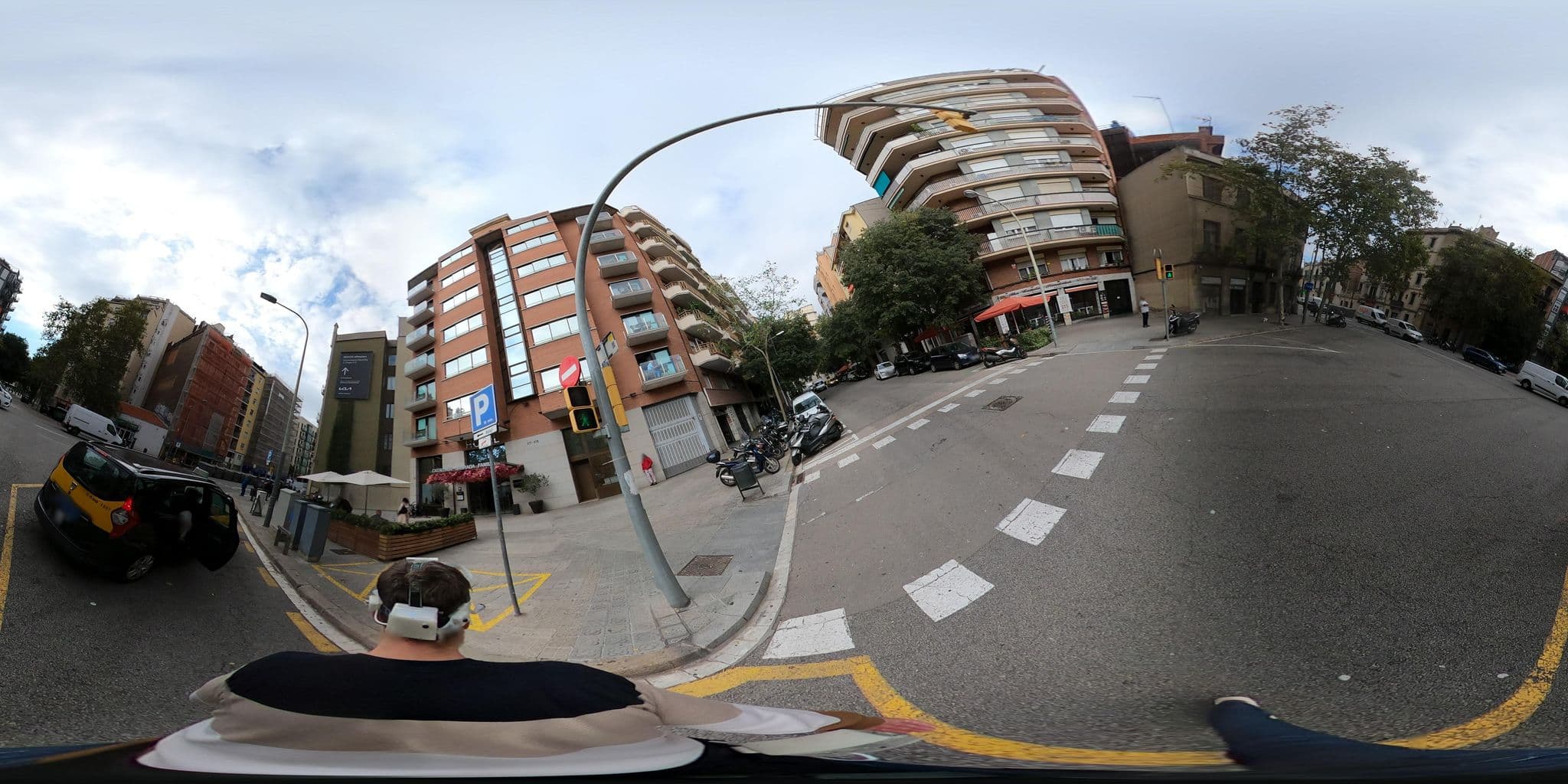 Street view near Hotel Catalonia Sagrada Familia, el Clot — © frank984 (CC BY-SA · Mapillary)