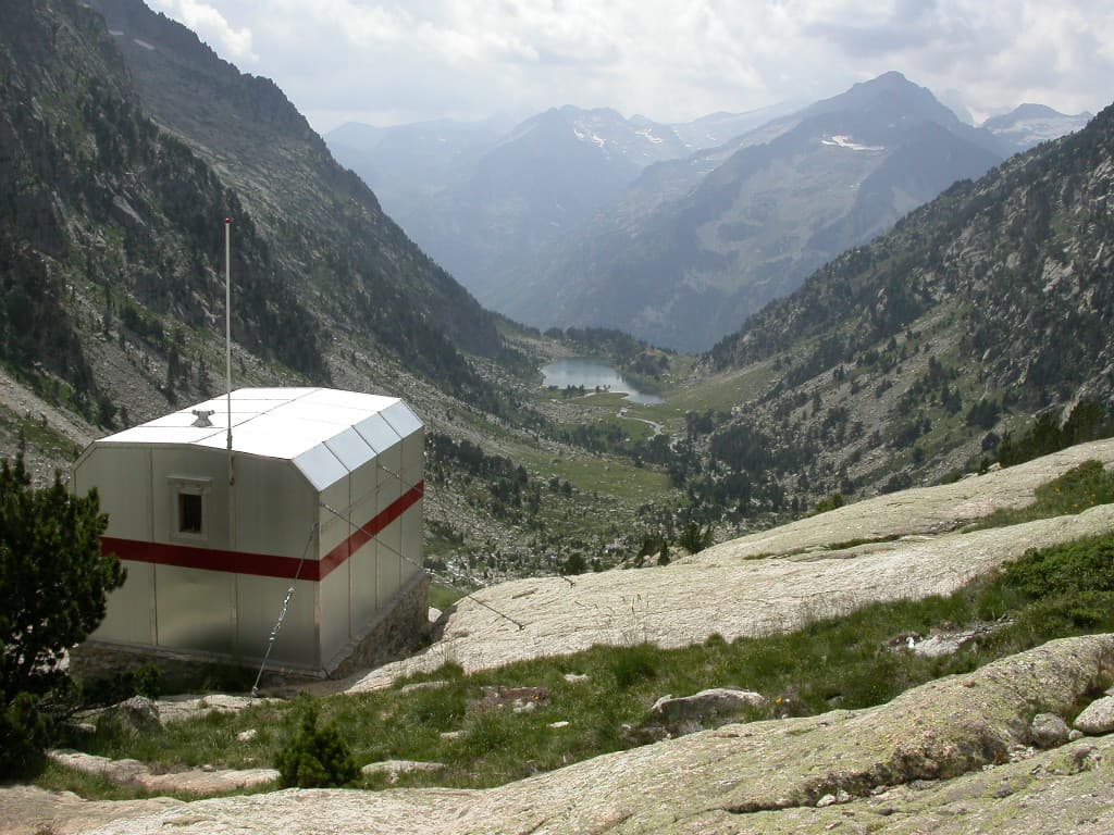 Refugi Nou de Besiberri (via Wikimedia Commons, CC BY-SA 3.0)
