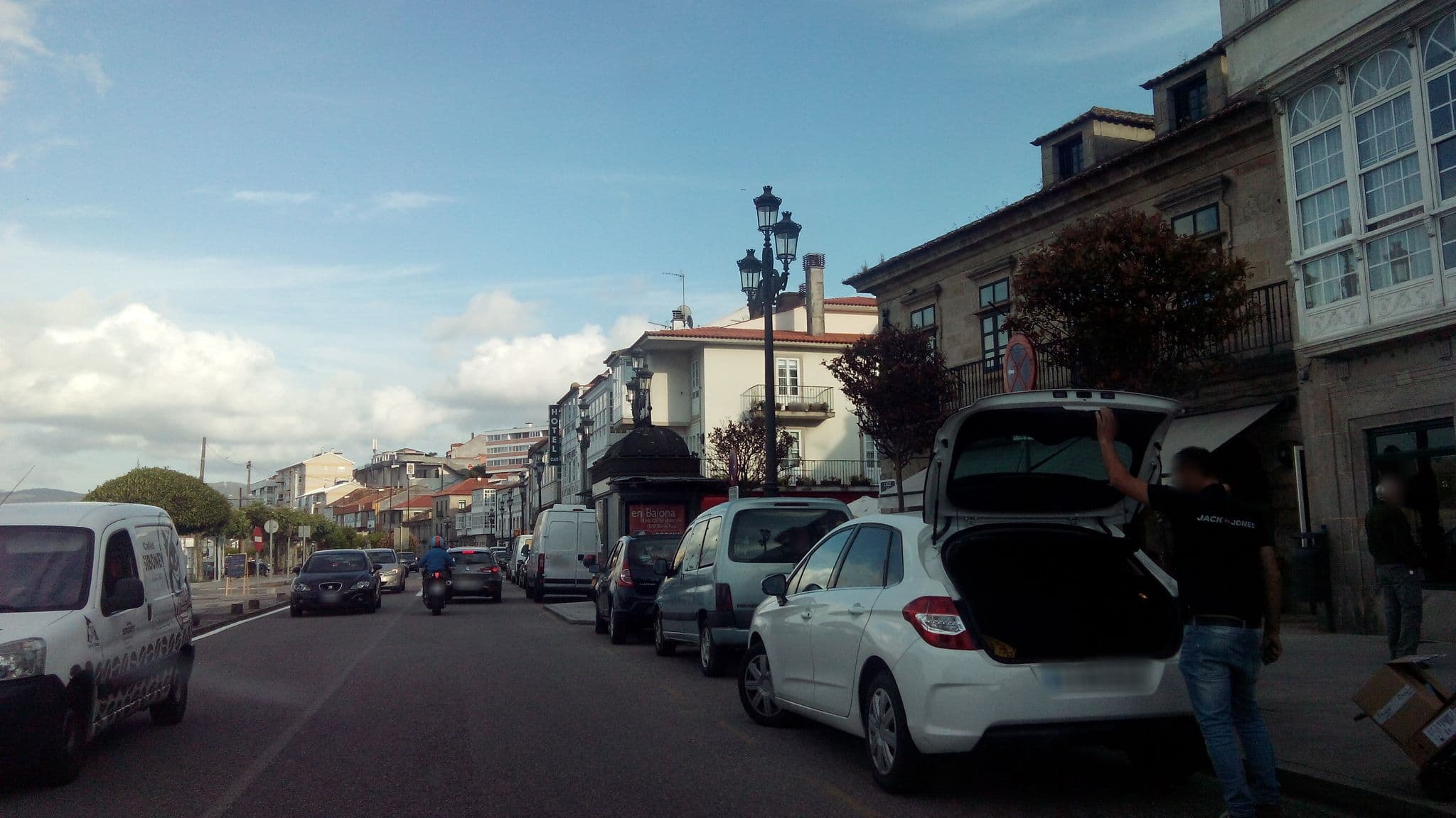 Street view near Hotel Pazo de Mendoza, Baiona — © sumarin (CC BY-SA · Mapillary)