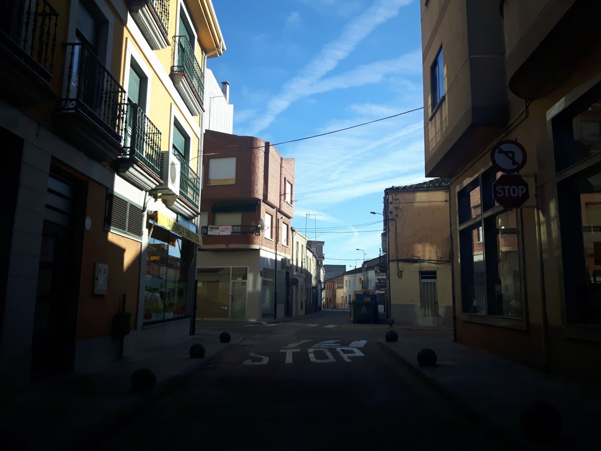 Street view near Hostal La Viña, Vitigudino — © civitas (CC BY-SA · Mapillary)