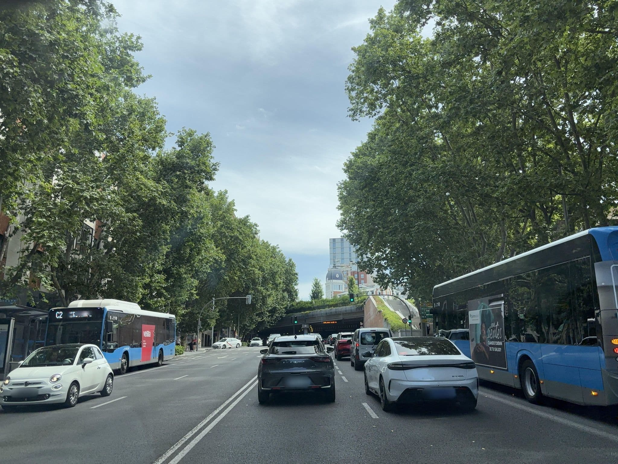 Street view near Woo! Homtels, Palacio — © seraq (CC BY-SA · Mapillary)