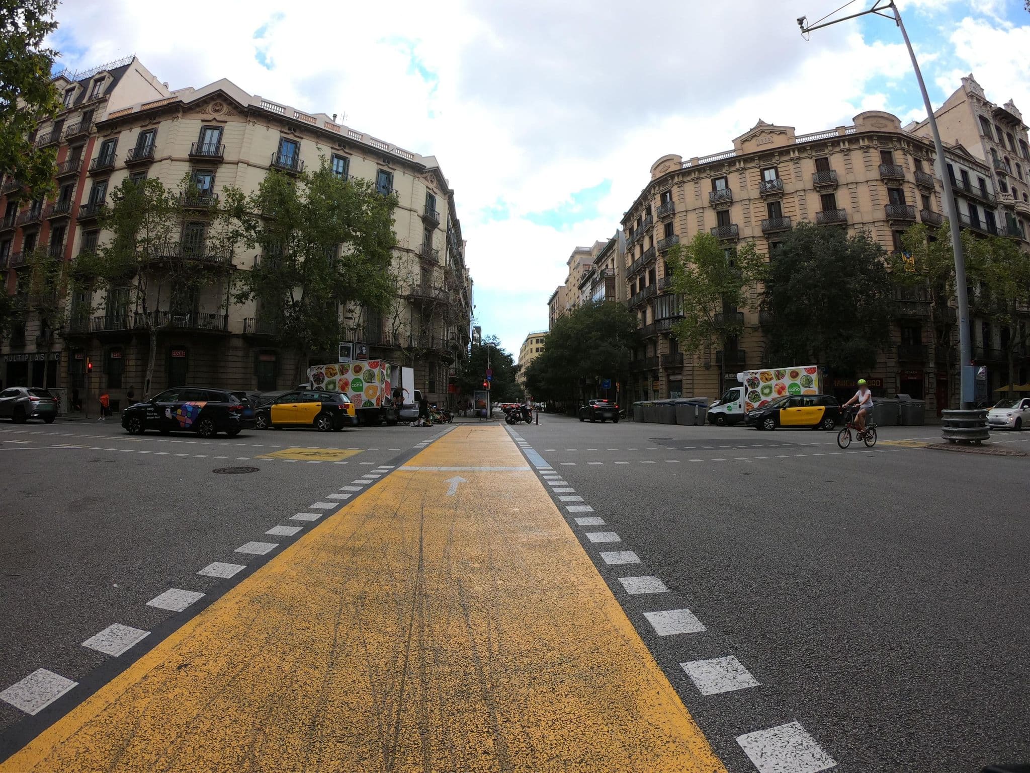 Street view near Hotel Claris, Dreta de l'Eixample — © rubencarbonero (CC BY-SA · Mapillary)