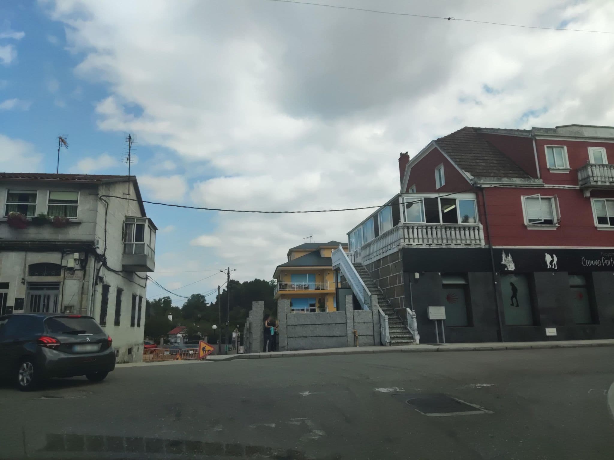 Street view near Alojamiento Camino Portugués, Porriño — © sanchi (CC BY-SA · Mapillary)