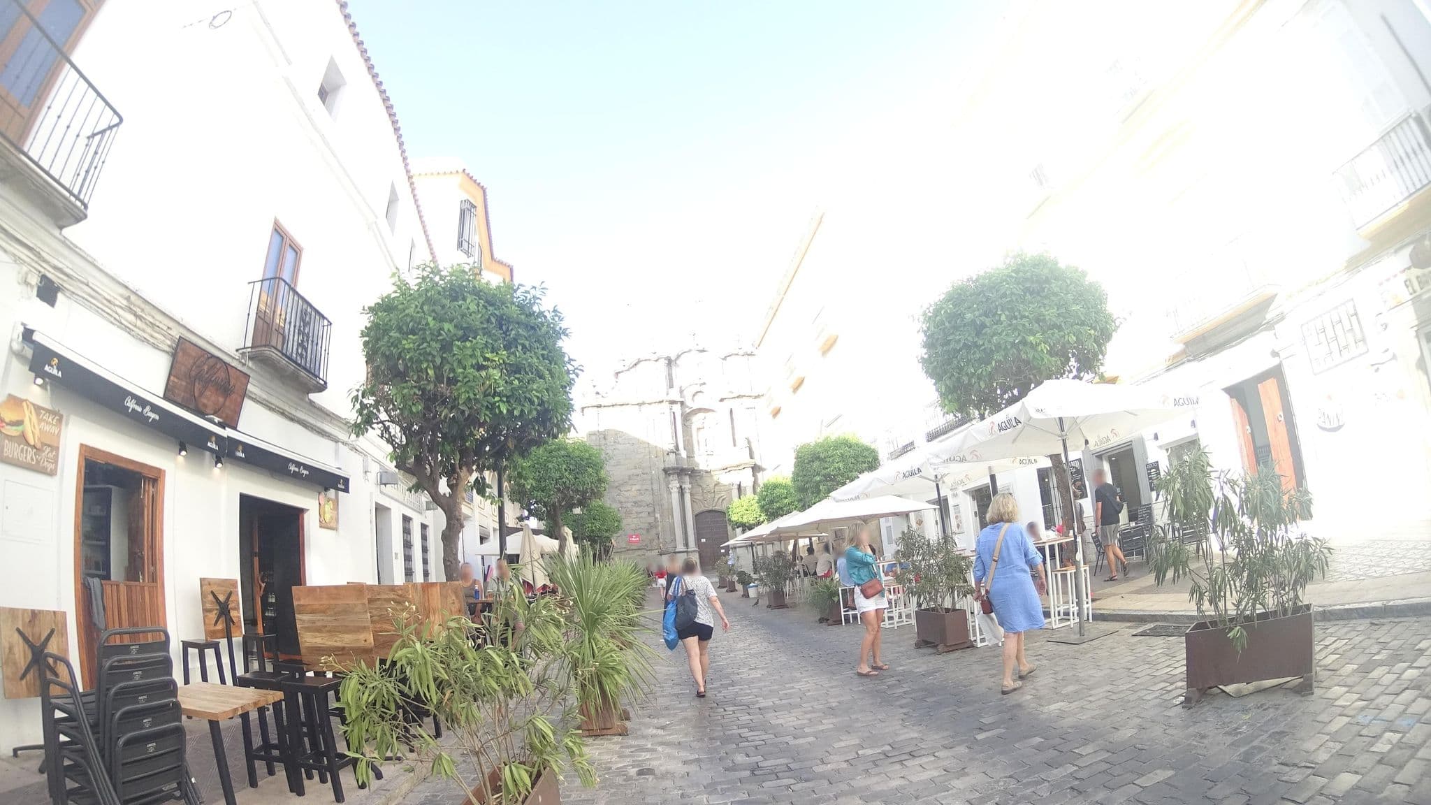 Street view near Hostal Gravina, Tarifa — © robertogeb (CC BY-SA · Mapillary)