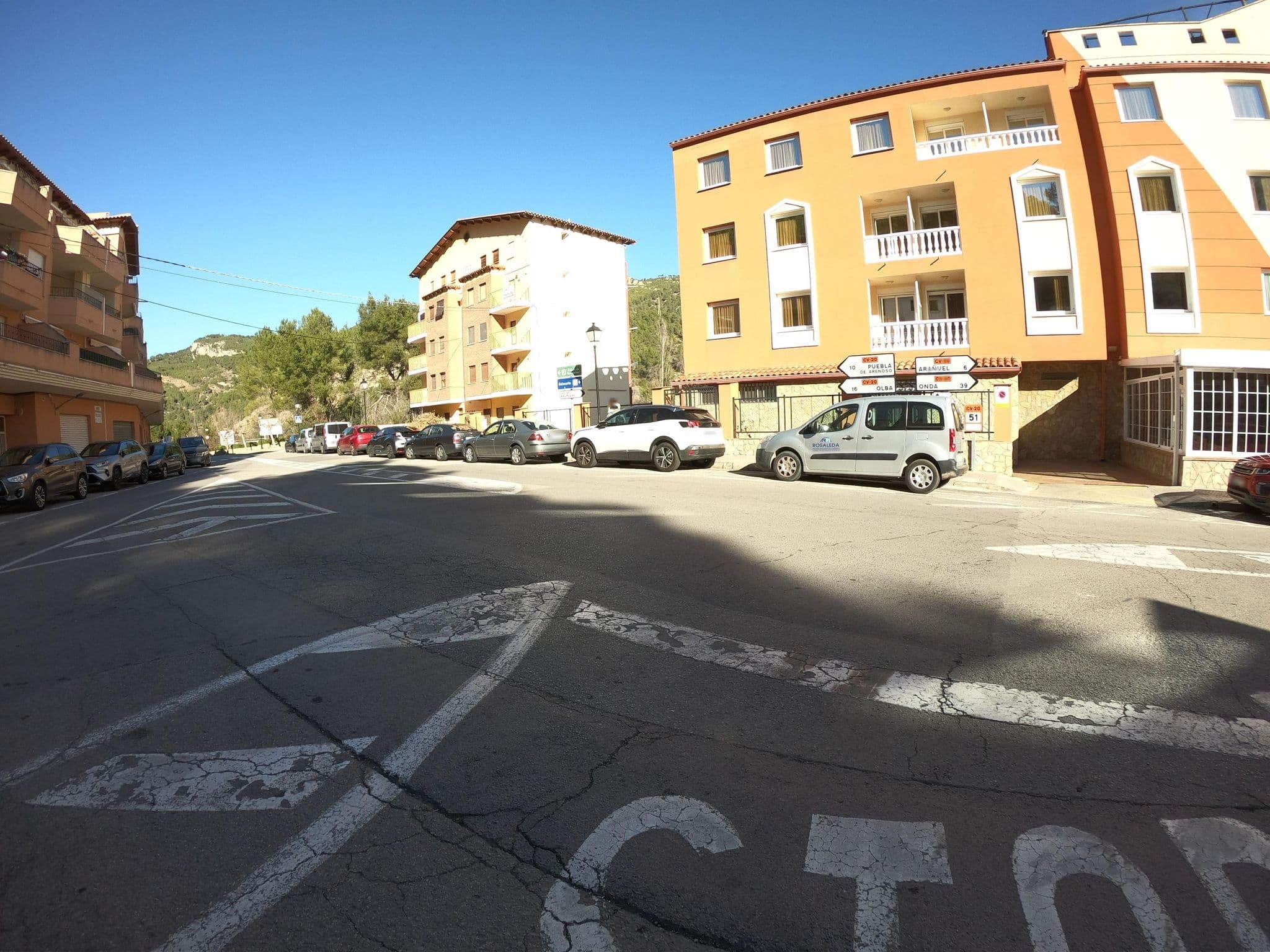 Street view near Hotel Rosaleda del Mijares, Jérica — © joostjakob (CC BY-SA · Mapillary)