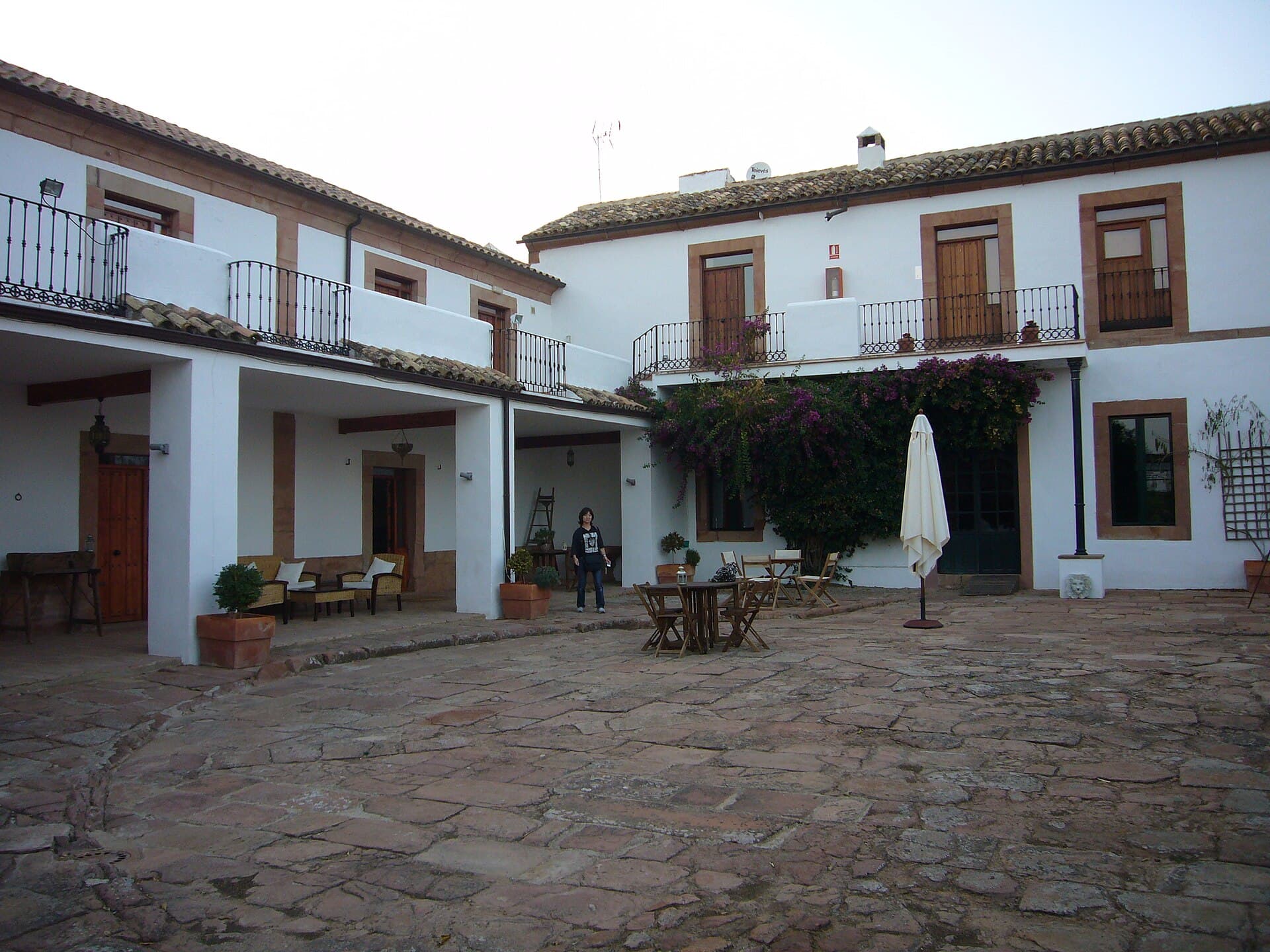 Hotel Molino La Nava (via Wikimedia Commons, CC BY 3.0)