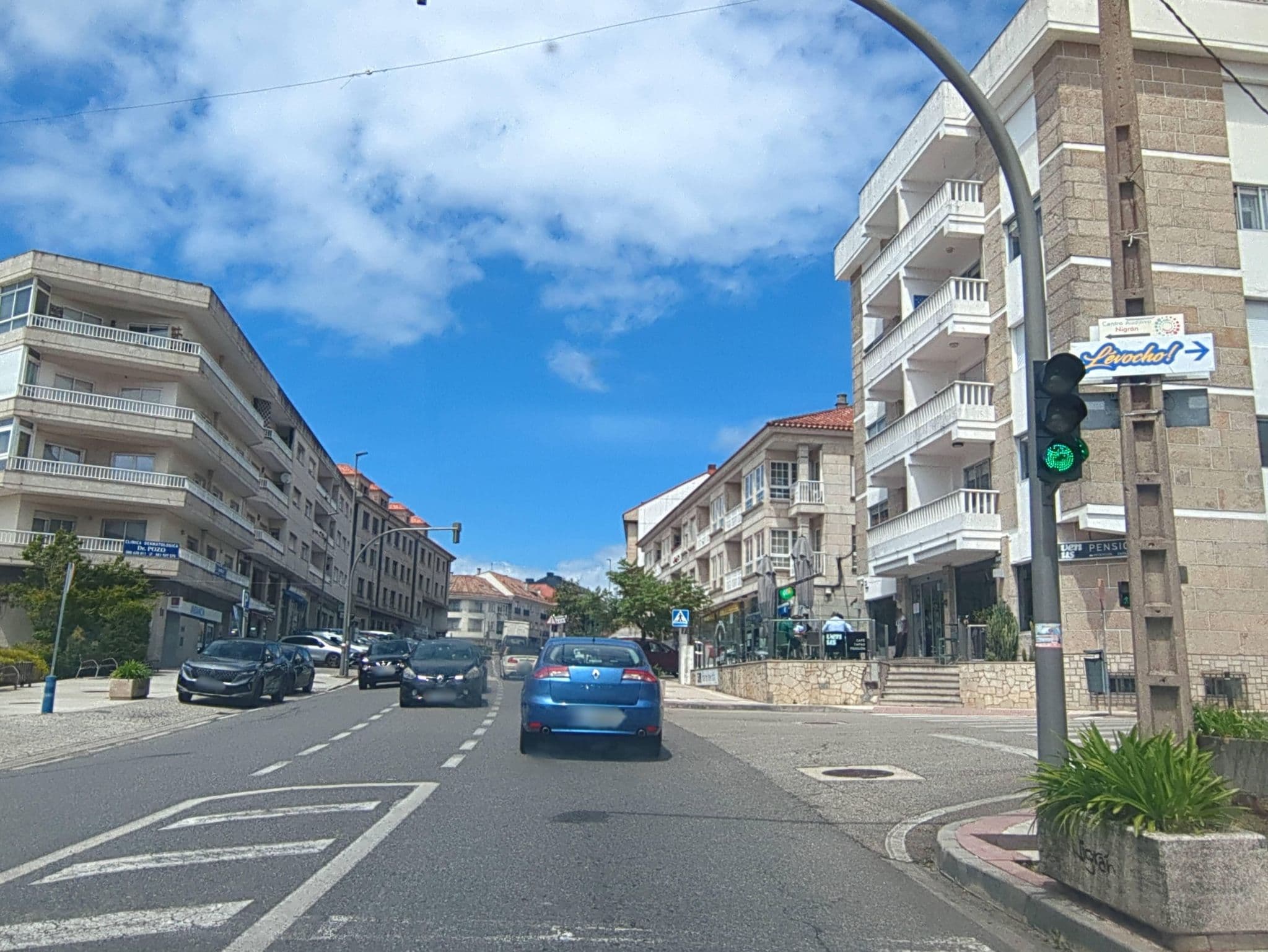 Street view near Café Bar Pension Venus, Nigrán — © alex_fl (CC BY-SA · Mapillary)