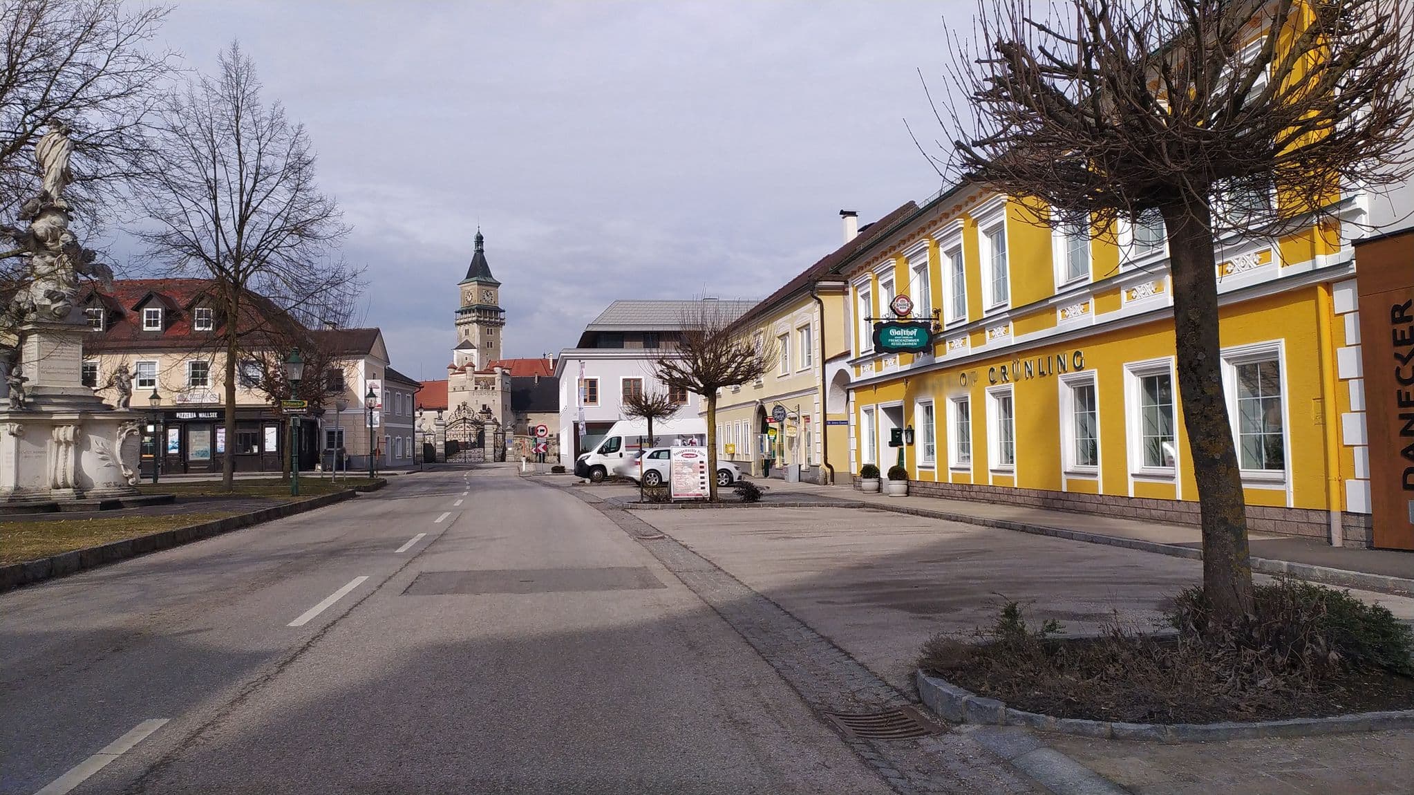 Street view near Gasthof Grünling, Wallsee — © suriv (CC BY-SA · Mapillary)