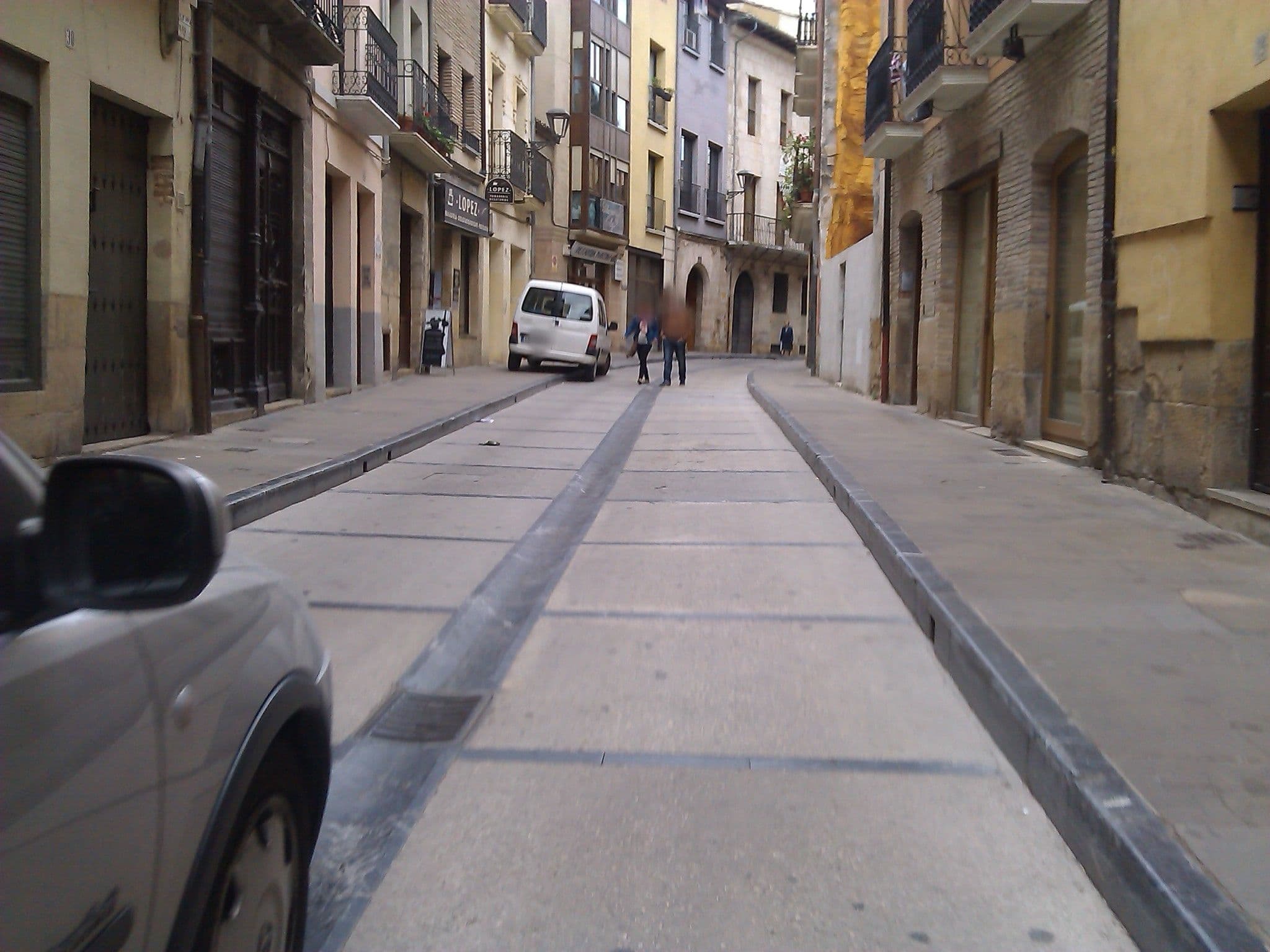 Street view near Ágora Hostel, Estella-Lizarra — © changchun1 (CC BY-SA · Mapillary)
