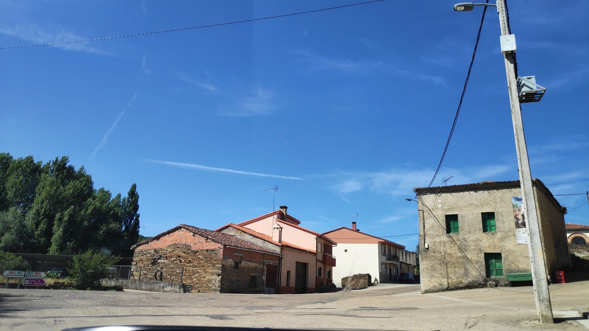 Street view near Pension/Bar Bera, Alcañices — © polkillas (CC BY-SA · Mapillary)