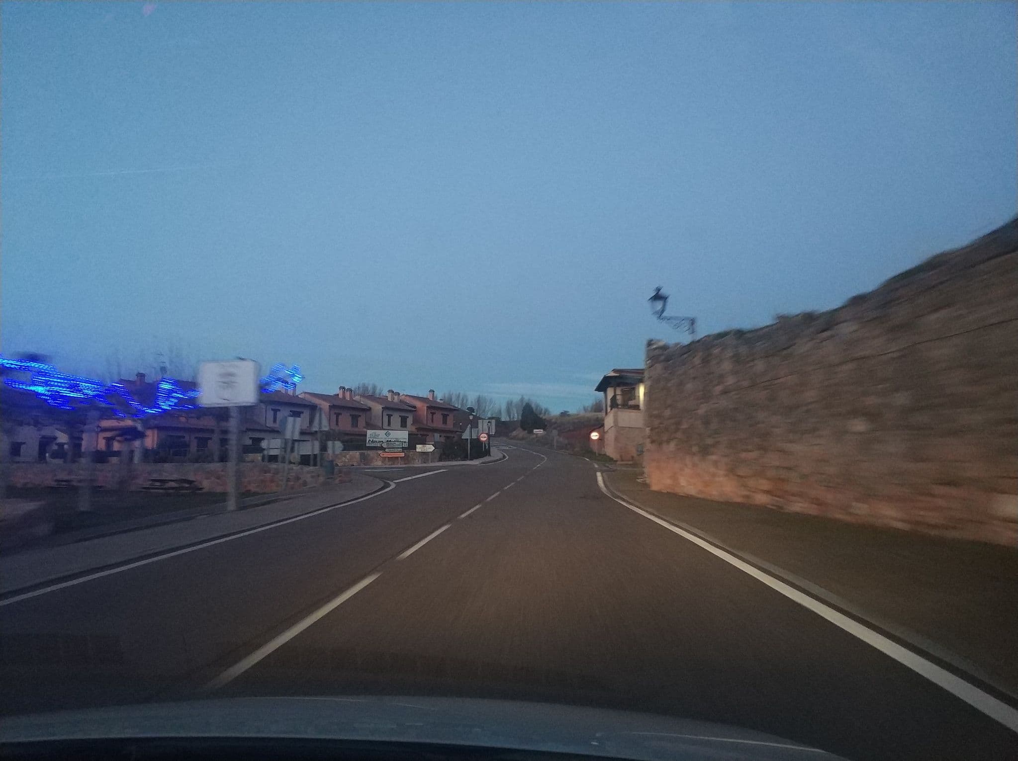 Street view near Aparcamiento, Ayllón — © sanchi (CC BY-SA · Mapillary)