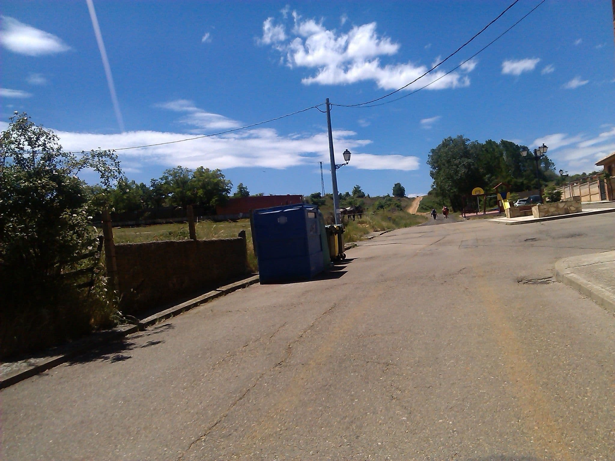 Street view near Albergue El Pajar de Oncina, Valverde de la Virgen — © changchun1 (CC BY-SA · Mapillary)