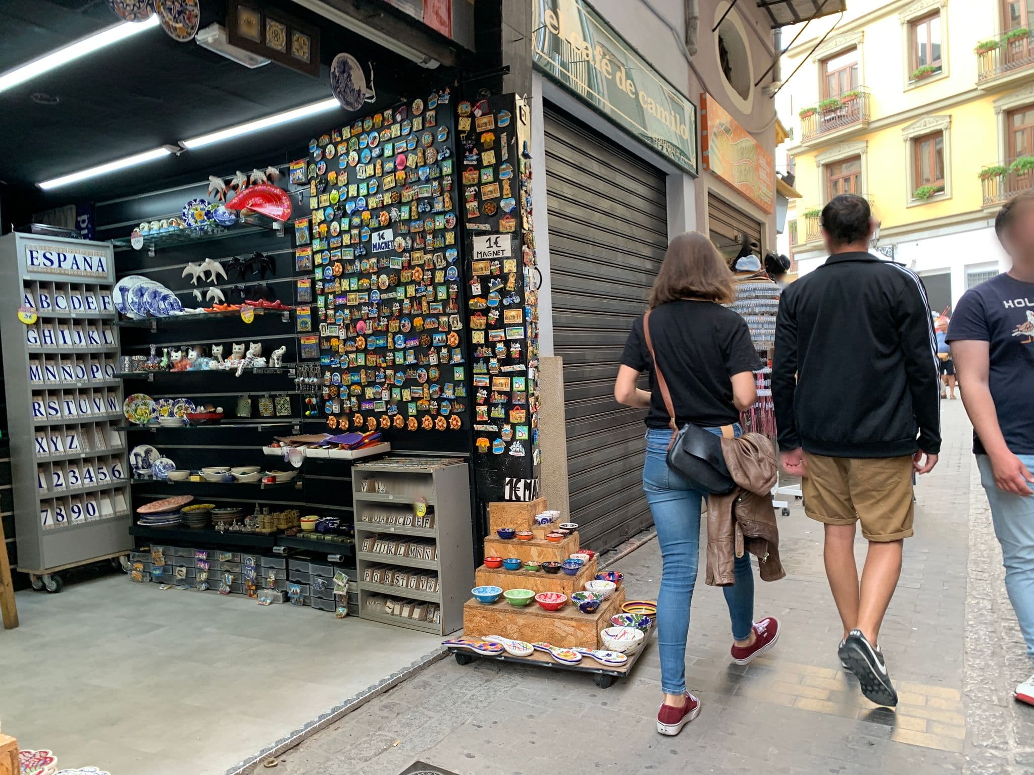 Street view near Plaza Redonda Flats, Valencia