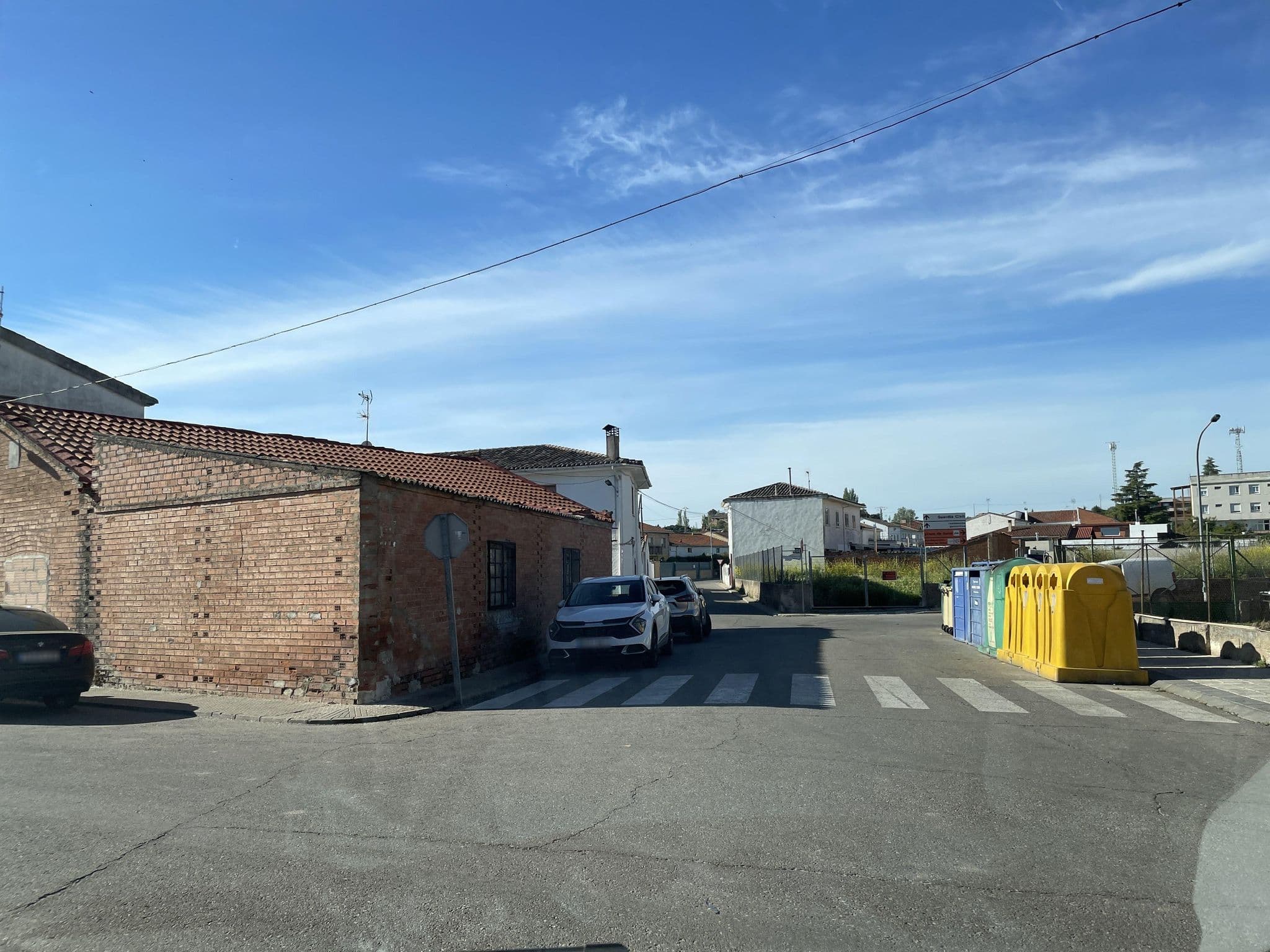 Street view near Hotel Rural Victoria, Humanes — © seraq (CC BY-SA · Mapillary)