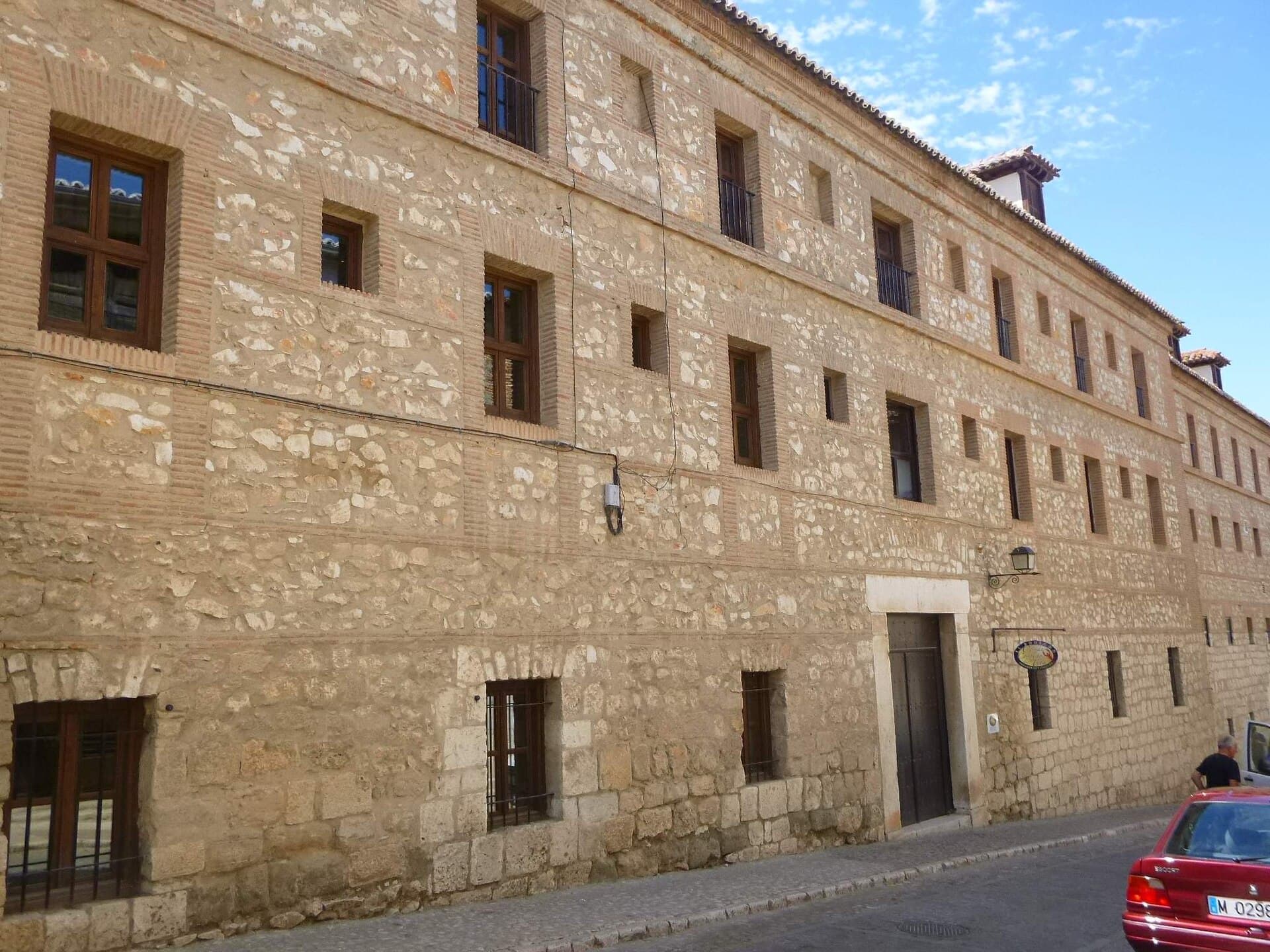 Parador Nacional de Chinchón (via Wikimedia Commons, CC0)