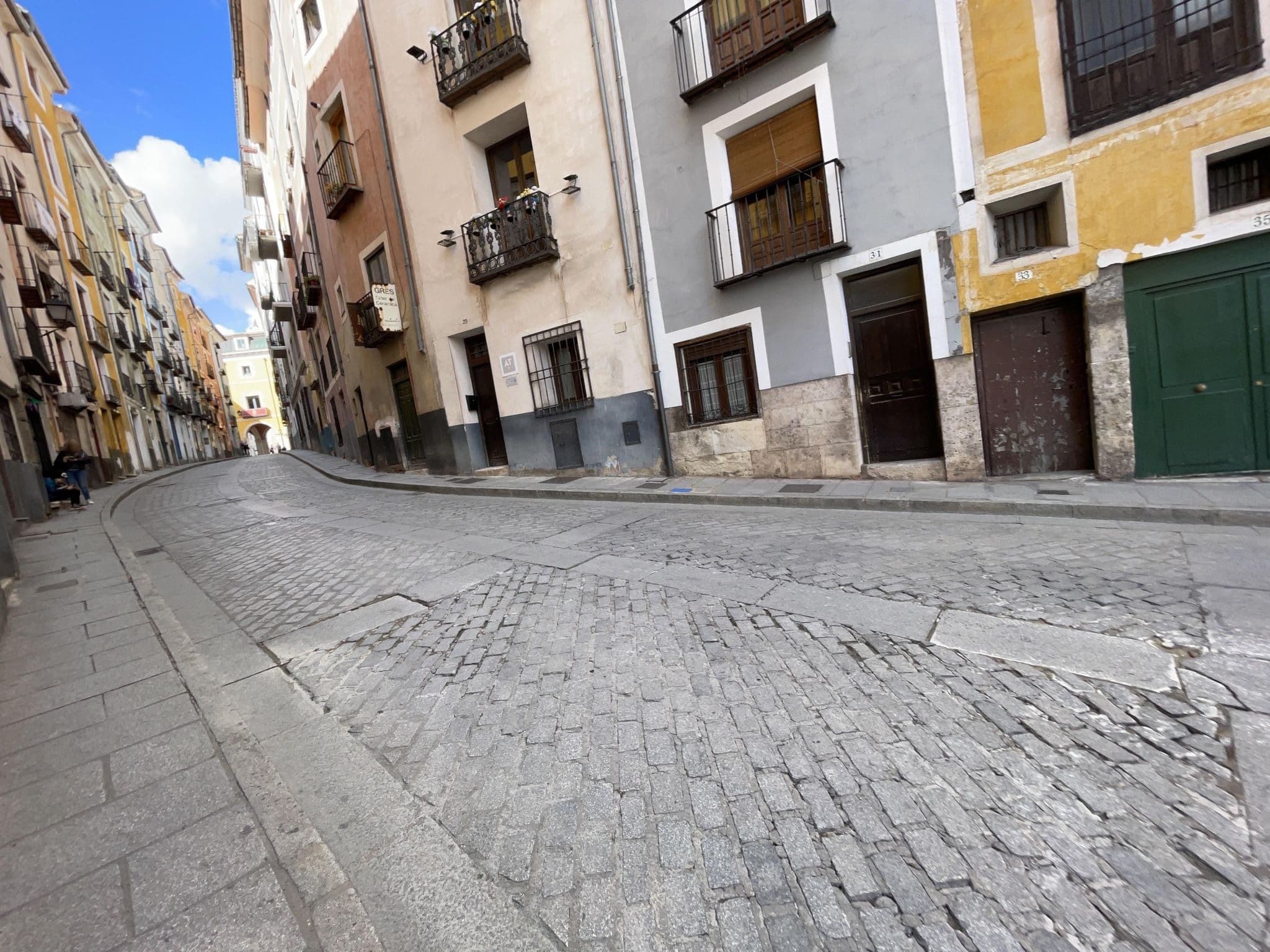 Street view near Posada San Martín, Cuenca — © seraq (CC BY-SA · Mapillary)
