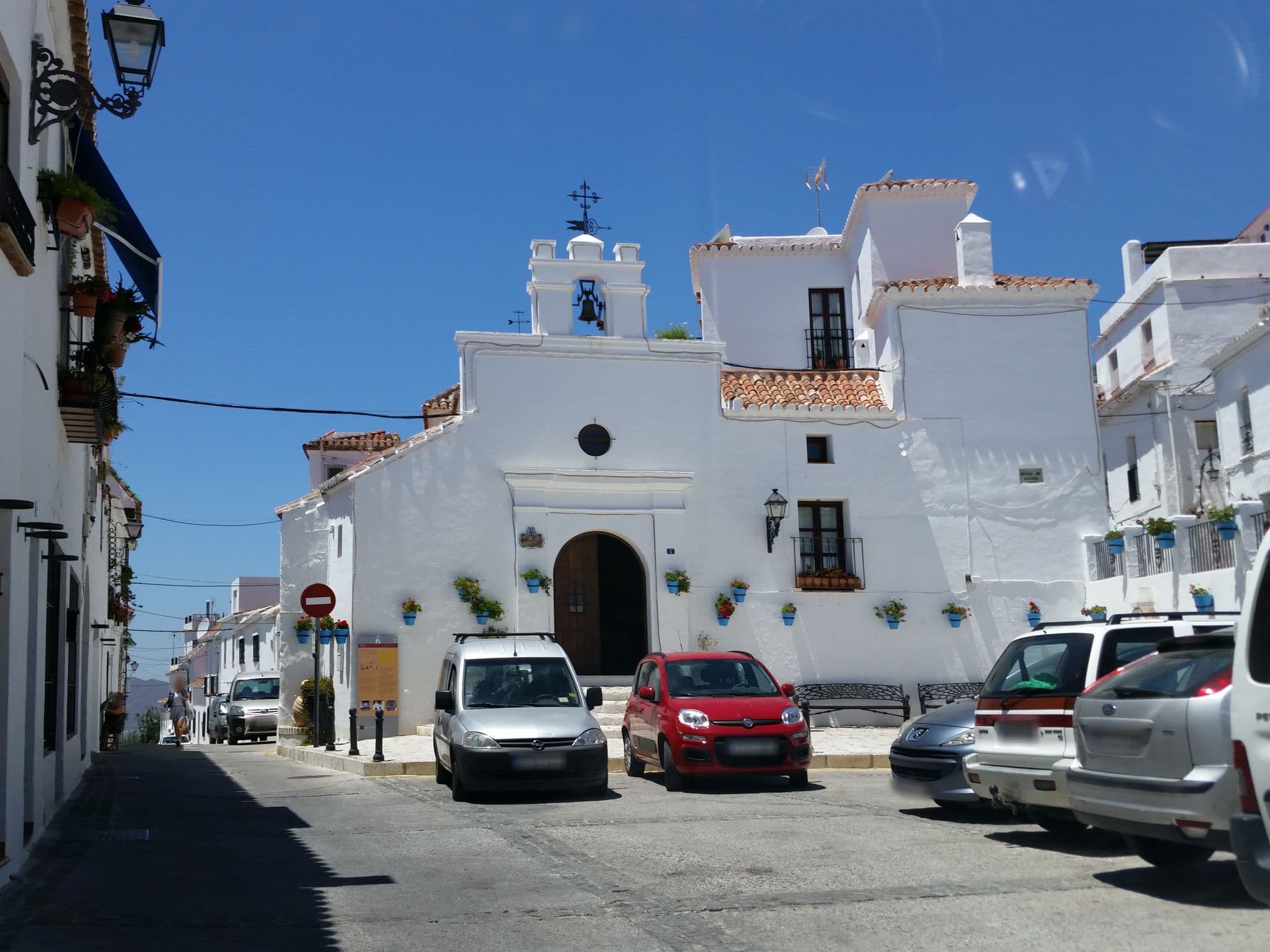 Street view near Hostal La Casa de La Iglesia, Mijas — © jaakkoh (CC BY-SA · Mapillary)