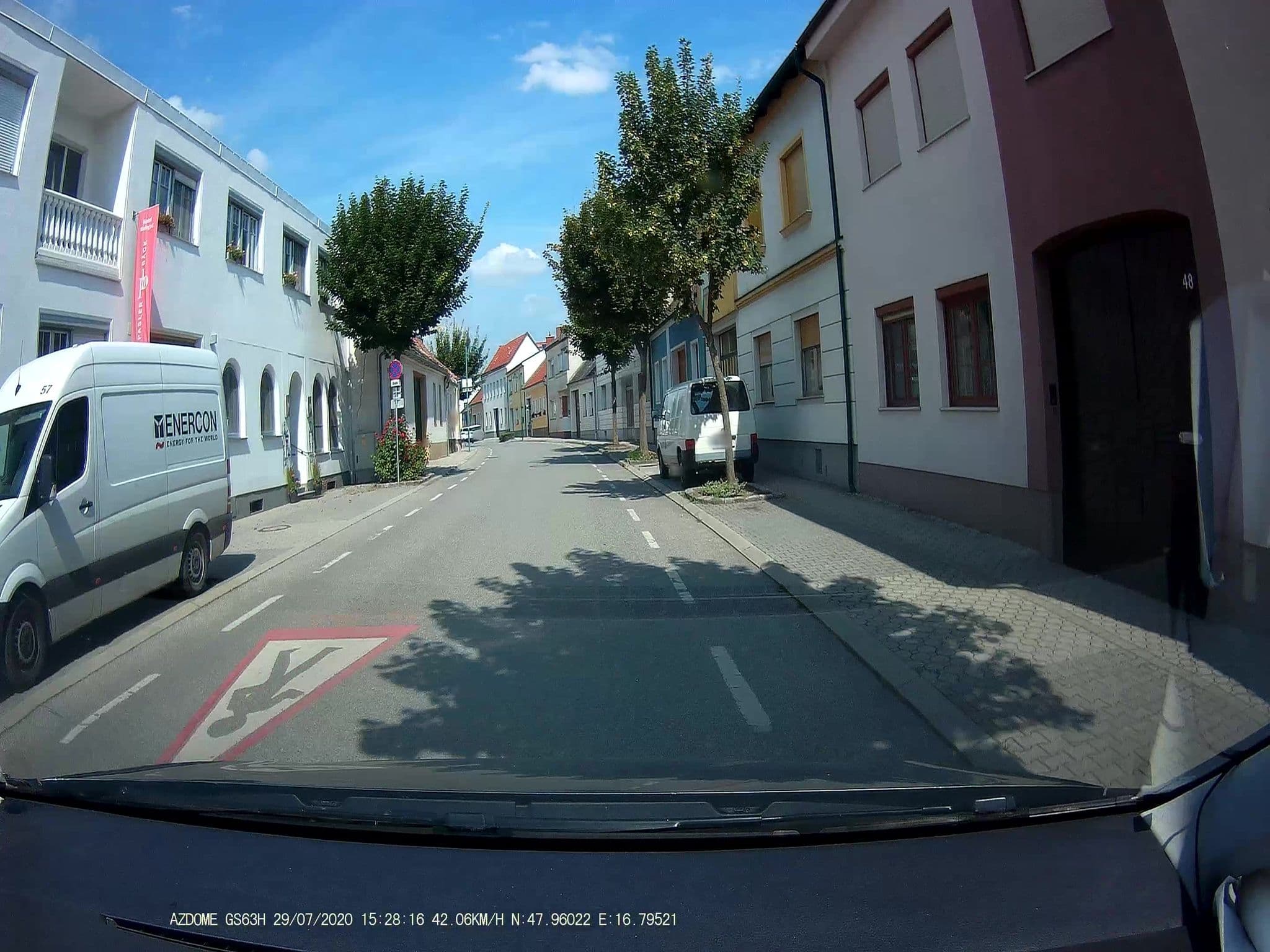 Street view near WeinHotel Pasler-Bäck, Jois — © stefan147 (CC BY-SA · Mapillary)