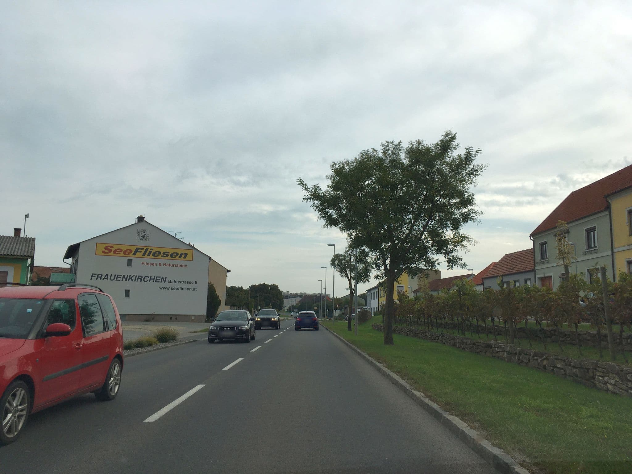 Street view near Gästehaus Fritzi, Jois — © istefanos (CC BY-SA · Mapillary)