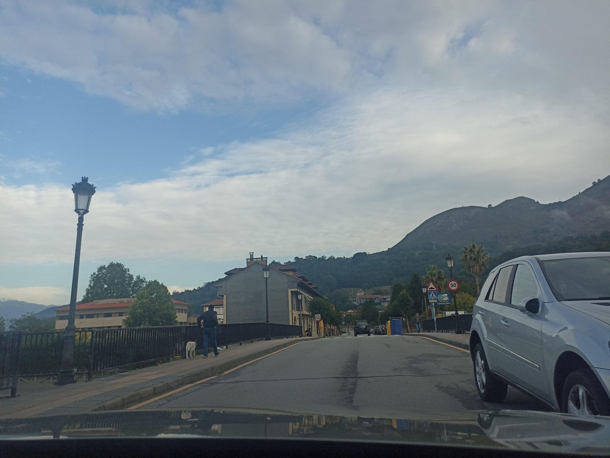 Street view near Nochendi, Cangas de Onís — © toniserra (CC BY-SA · Mapillary)