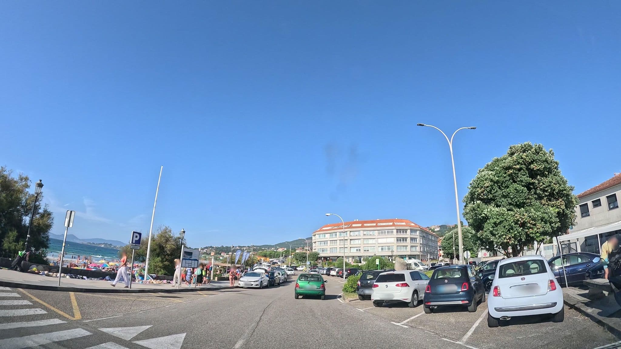 Street view near Pension / Restaurant Montevideo, Nigrán — © Ralvar (CC BY-SA · Mapillary)