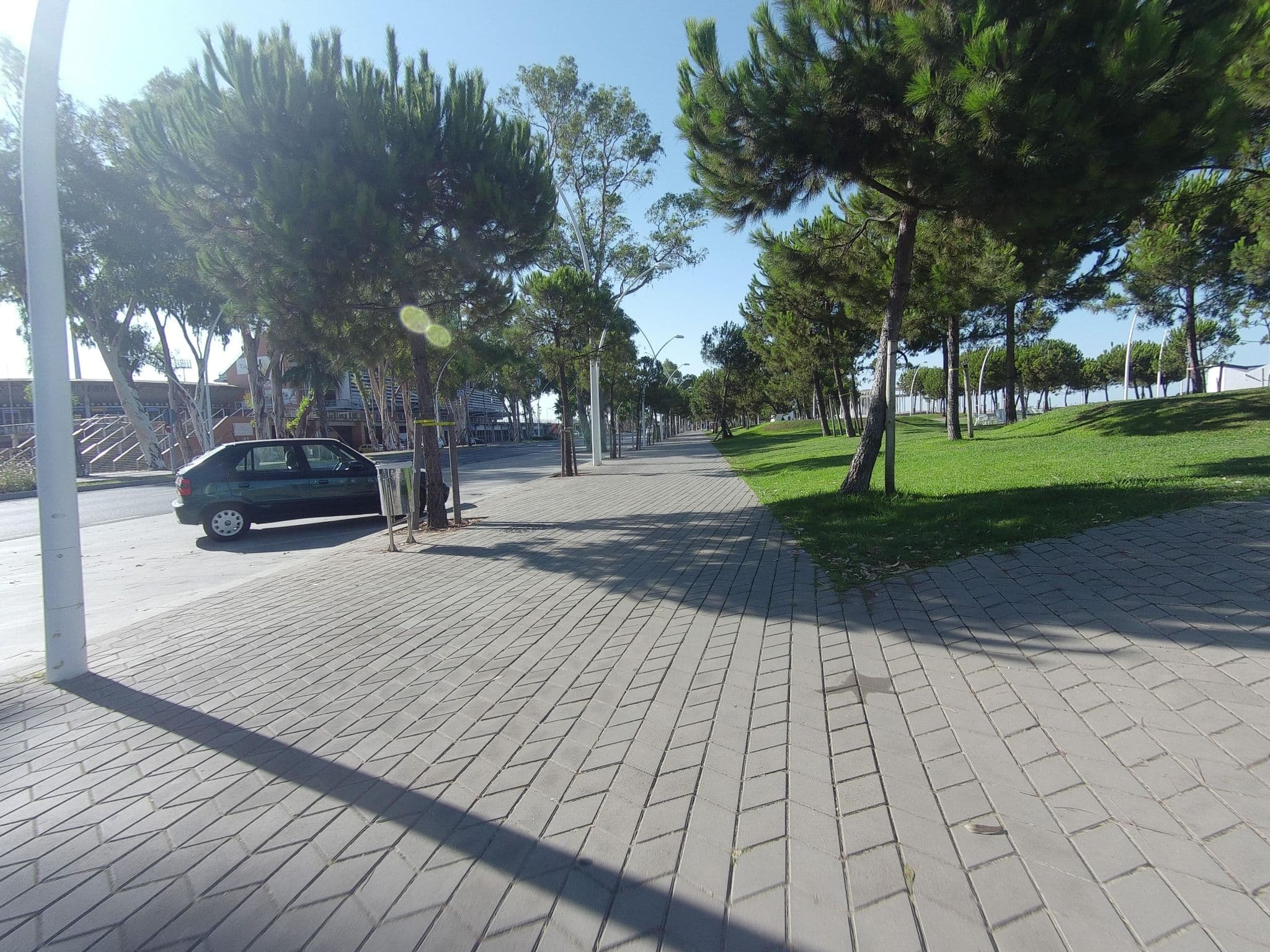 Street view near Huelva - Avenida Francisco Montenegro, Huelva — © chiseyin (CC BY-SA · Mapillary)