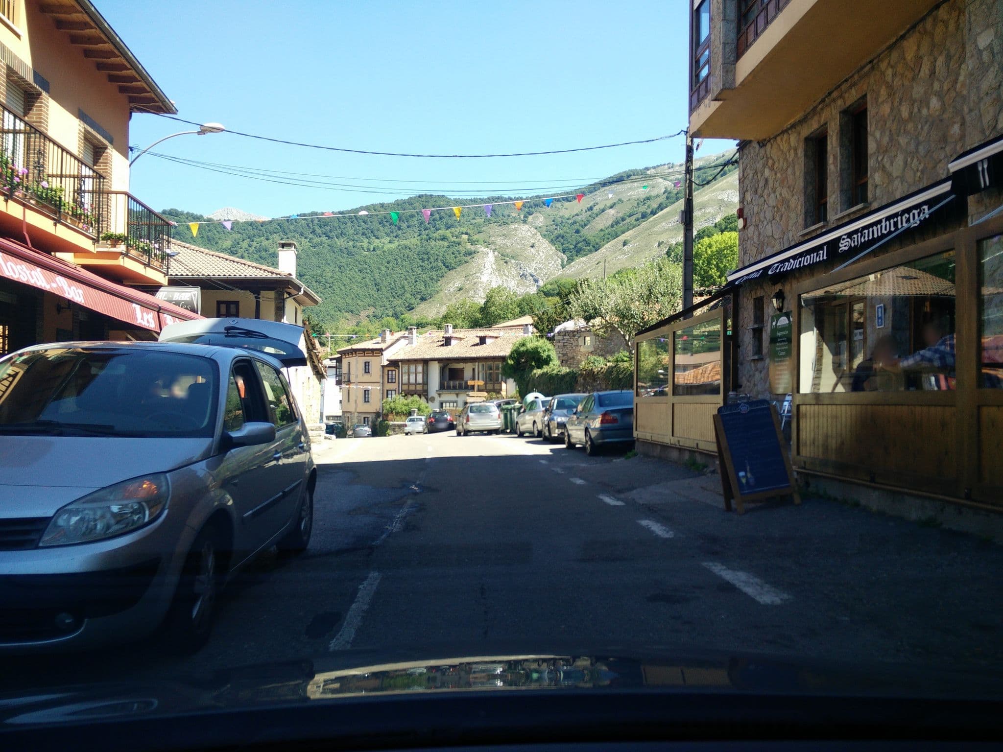 Street view near Les Bedules, Cangas de Onís — © txenoo (CC BY-SA · Mapillary)